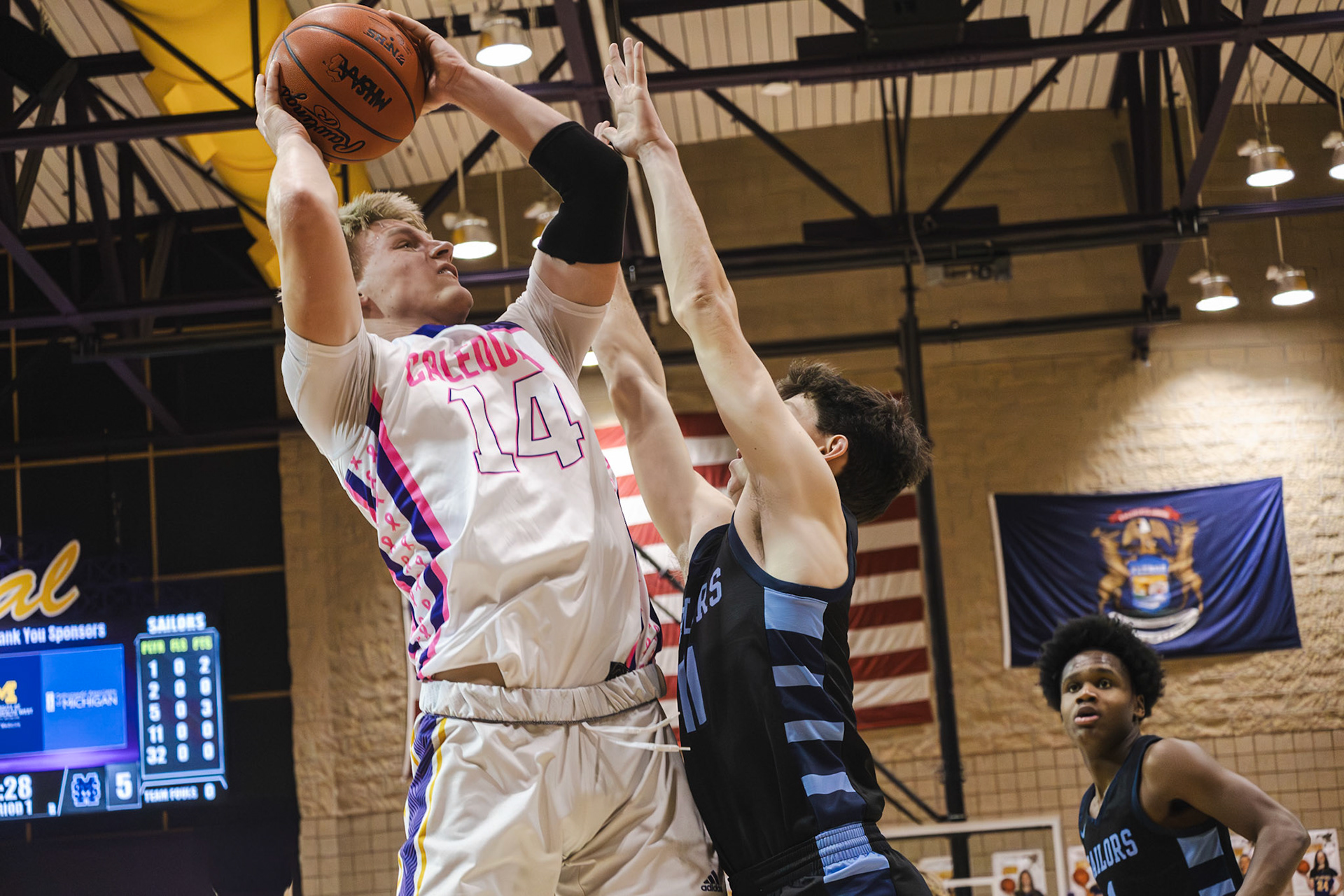 Lincoln Senti rises over his opponent for the shot. (Photo by Aaron Pyper)