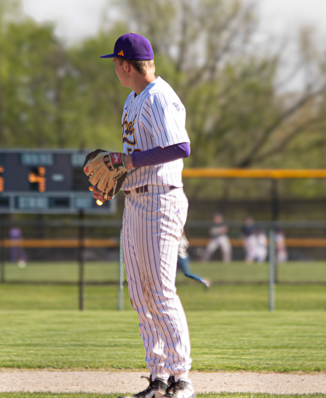 Henry Bytwork steps up to deliver a pitch to catcher Gehrig Burghardt during the game. (Photo by Elsha Bytwork)