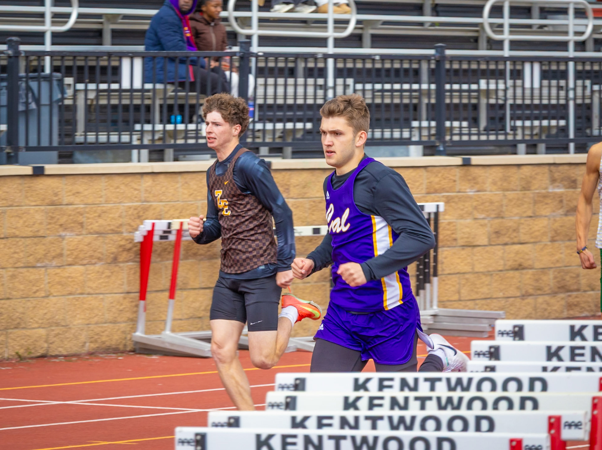 Aaron Collins pushes the pace and leaves it all on the track. (Photo by Mya VanderZwaag)