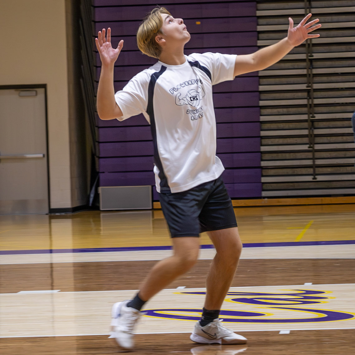 Isaac Judd serves the ball during the first annual Flower Fluff game. (Photo by Rhyan Guzman)