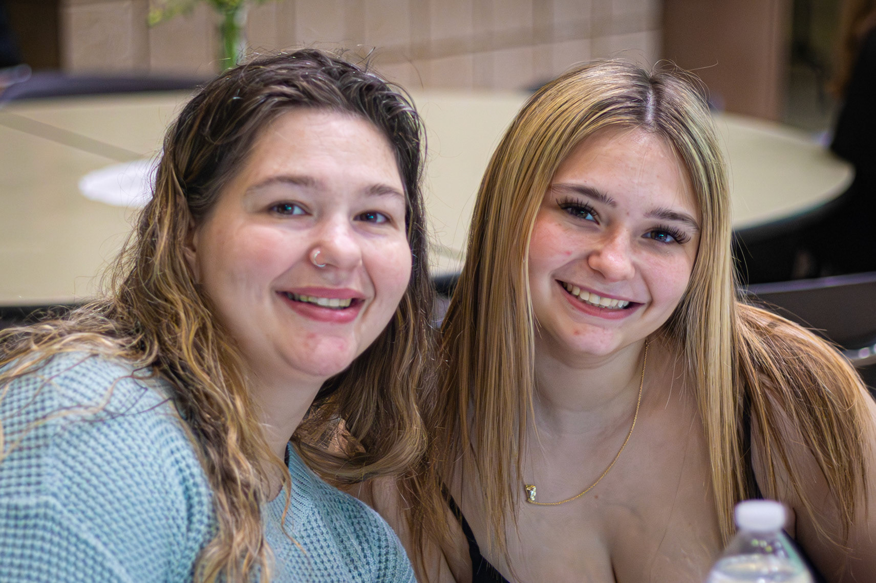 Chloe Smith smiles for a photo with her mother. (Photo by Elsha Bytwork)