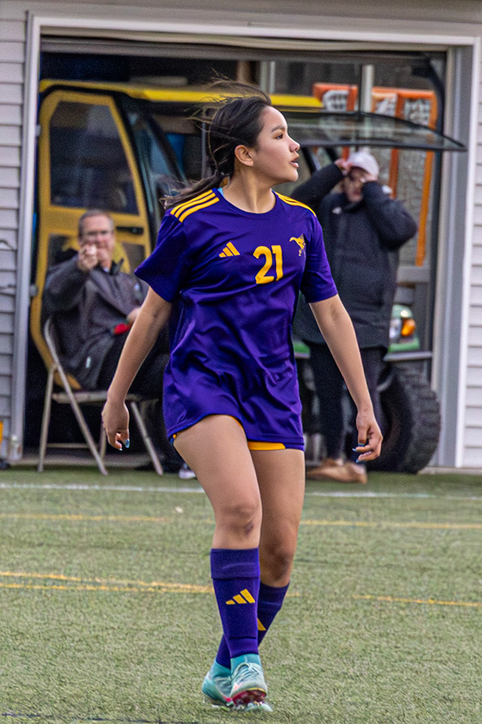 Jazmyn Thompson cruises through her domain, deflecting incoming shots. (Photo by Joseph Dunn)