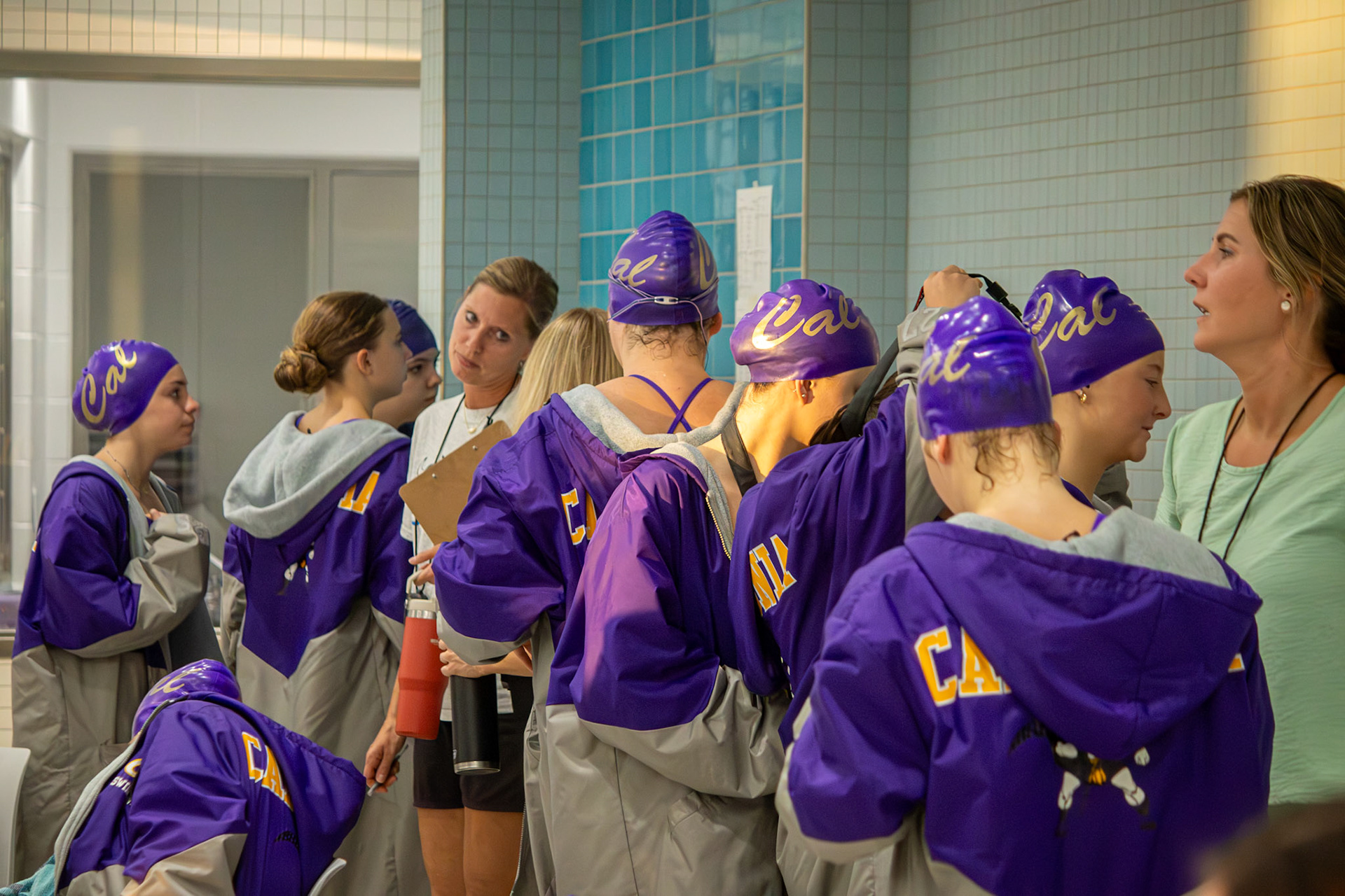 AFTER THE SWIM The swim team heads home, reflecting on the powerful strokes they made in the pool. (Photo by Abigail Tava)