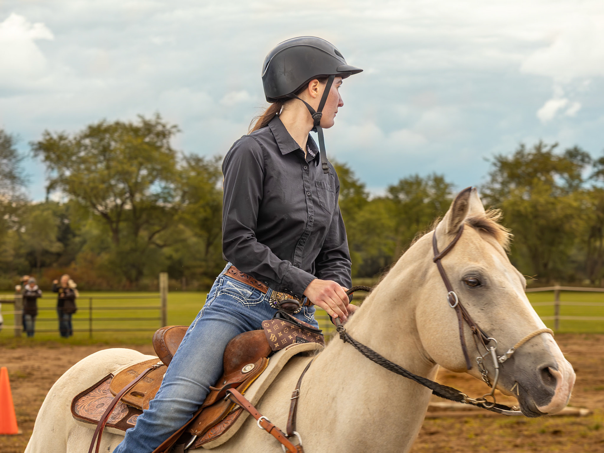 Sophie Burnis and her horse Texas look ahead to plan their next move. (Photo by Ava LaBine)
