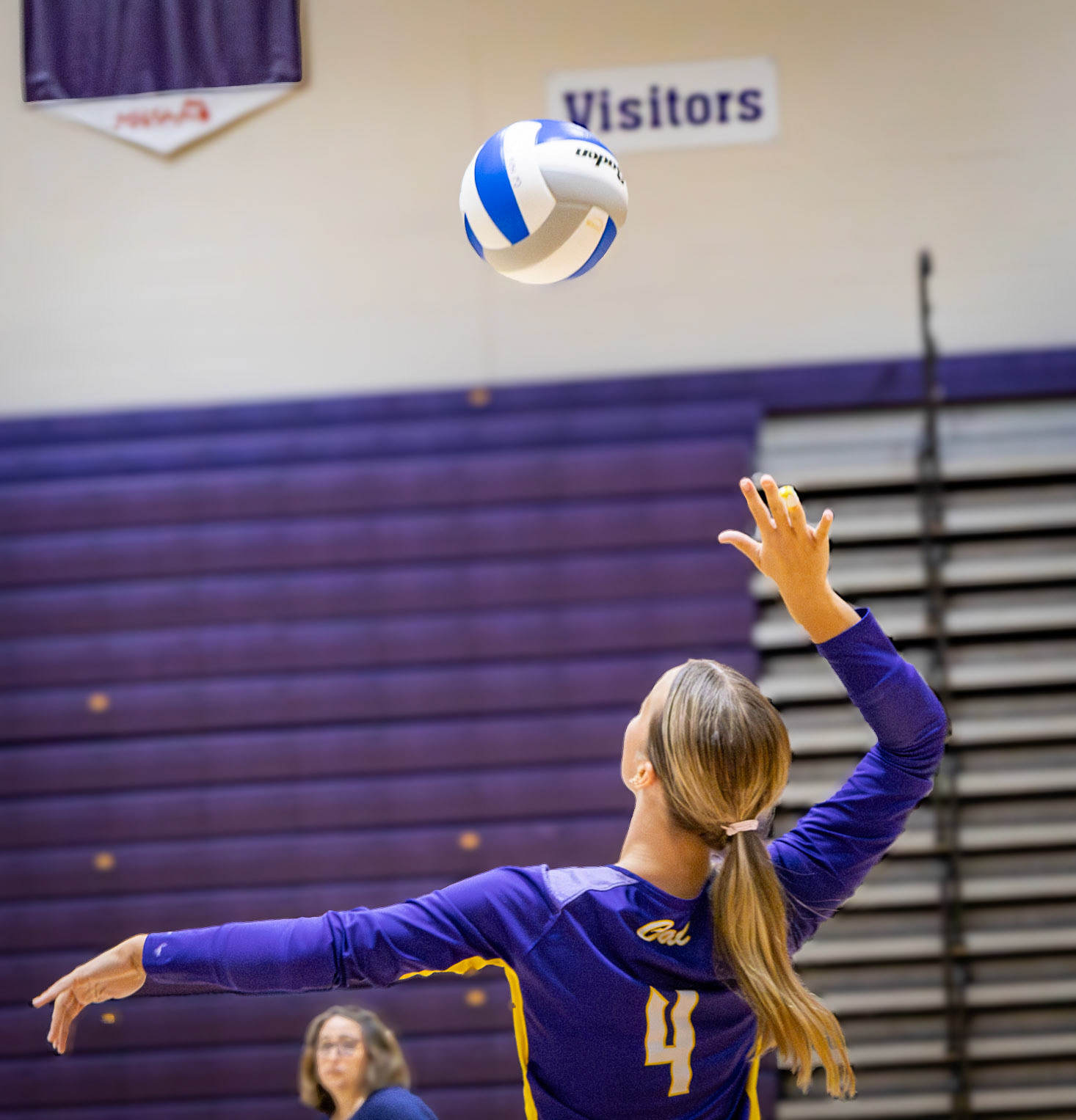 Avery Seif delivers yet another perfect serve. (Photo by Khloe Lowande)