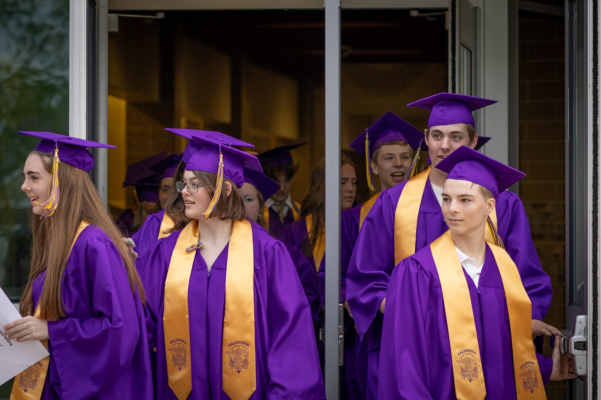 Seniors walk outside to the Paris Ridge playground. (Photo by Emma Garza)