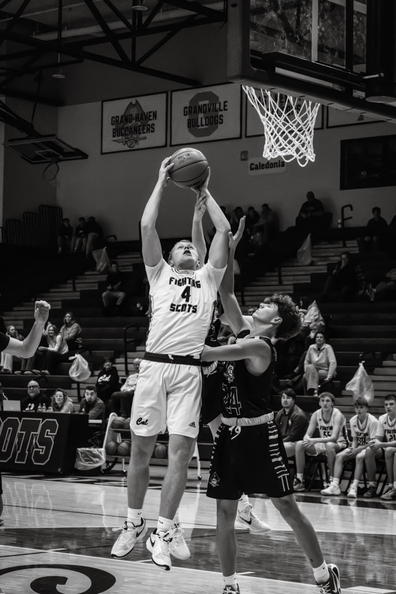 Logan Uyl drives hard toward the rim, finishing a tough contact layup. (Photo by Jeremiah Pittman)