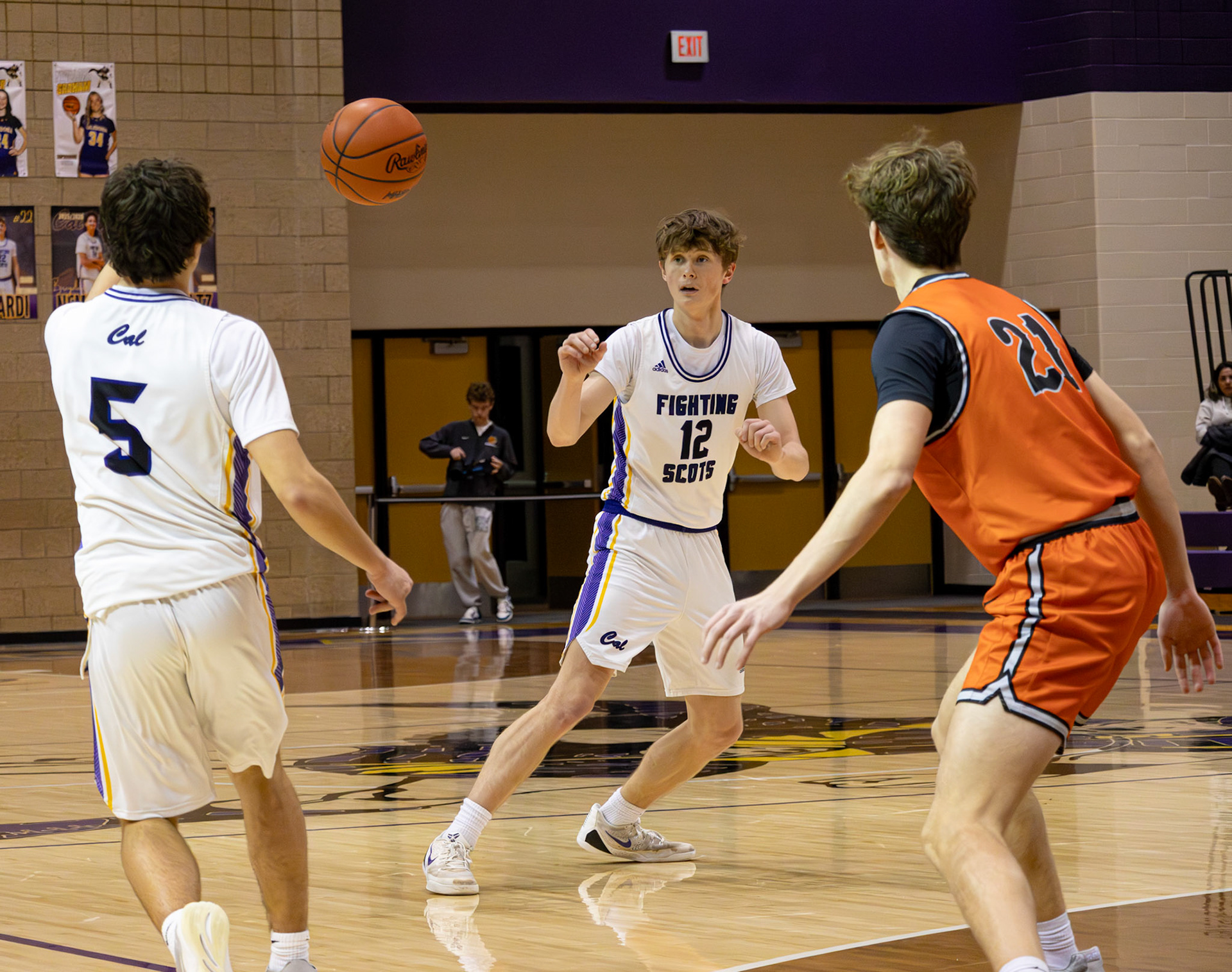Luke and Connor making a smart pass past the defence. (Photo by Ellie VanderRoest)