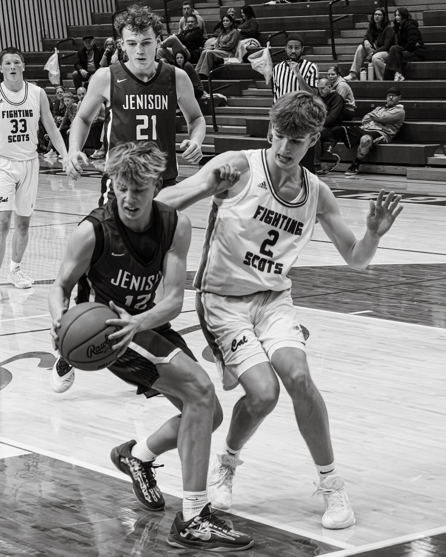 UNSTOPPABLE Tiptoeing on the sideline, Alex Postma restrains himself from running over his opponent. (Photo by Thomas Fryers, Jr.)