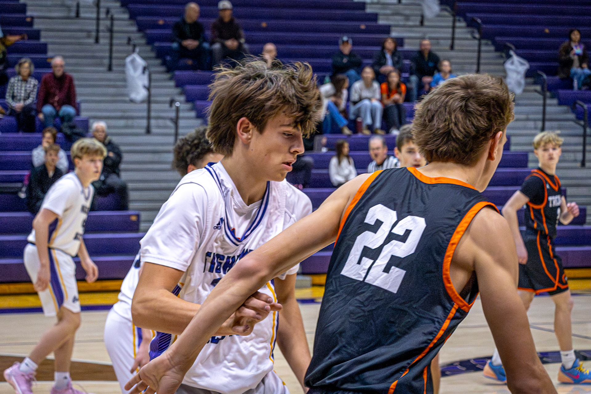 Cole Thompson avoids the block. (Photo by Elsha Bytwork)