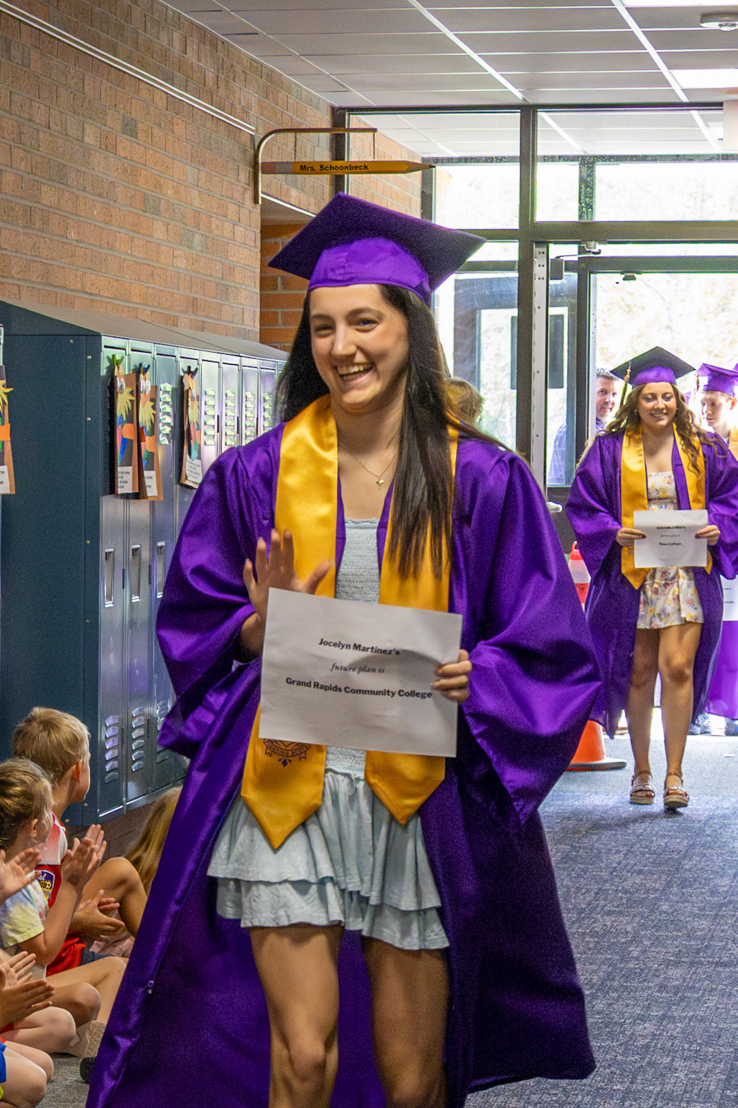 Jocelyn Martinez smiles and waves as she visits her former elementary school. (Photo by Sophie Grajewski)