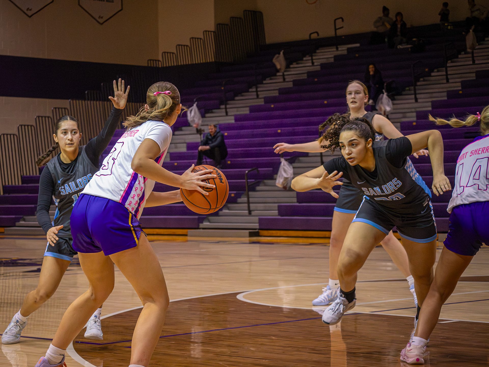 Liv Foster protects the ball while reading the defense. (Photo by Aibree Akers)