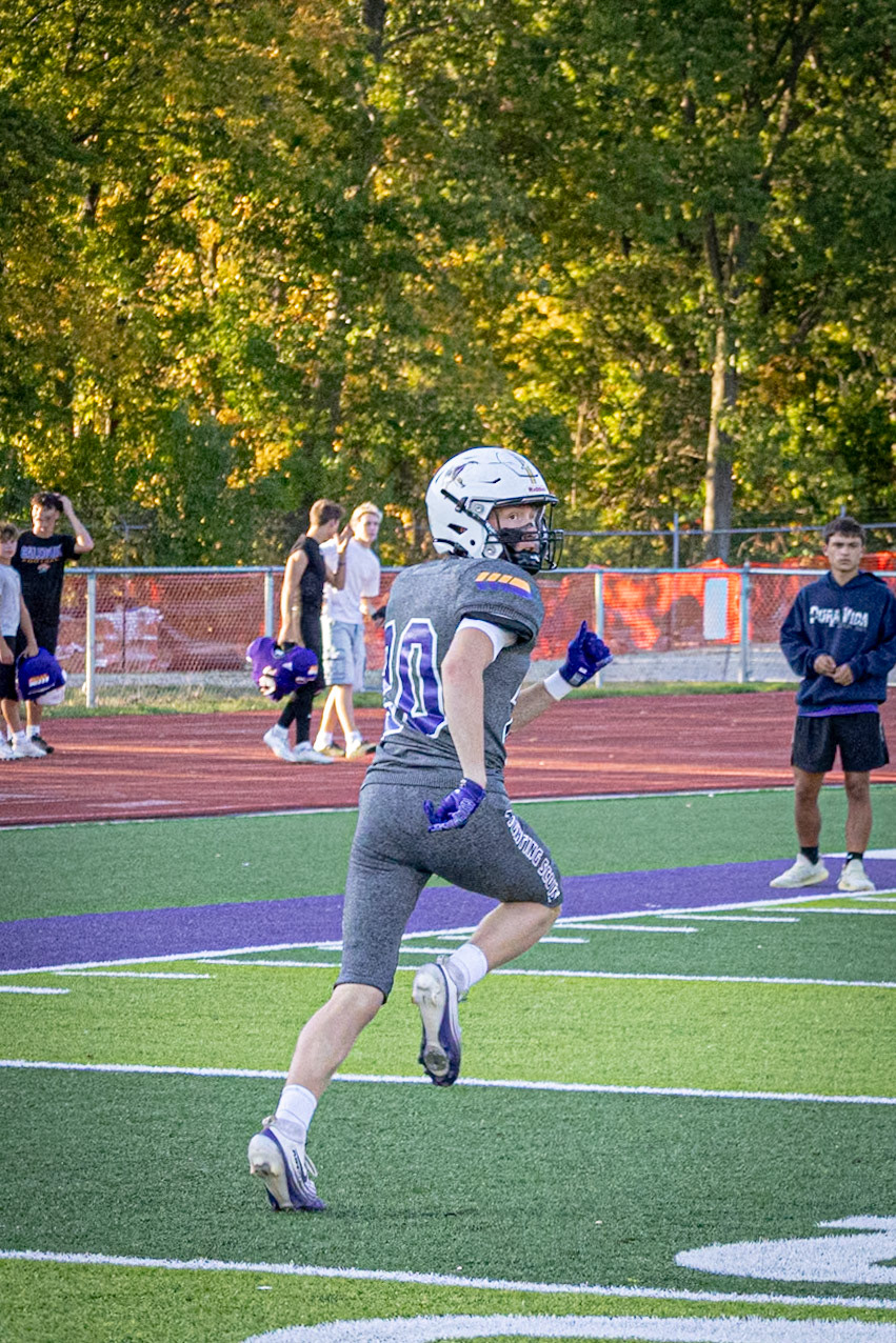 Paxton Stalsonburg runs down the field watching for his next touchdown. (Photo by Sydney Palmer)