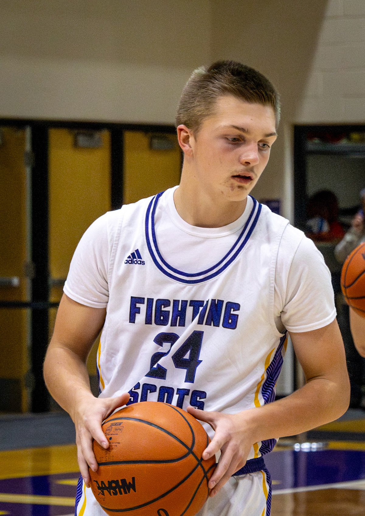 Henry Bytwork dribbles the ball and waiting for the perfect moment to shoot. (Photo by Elsha Bytwork)