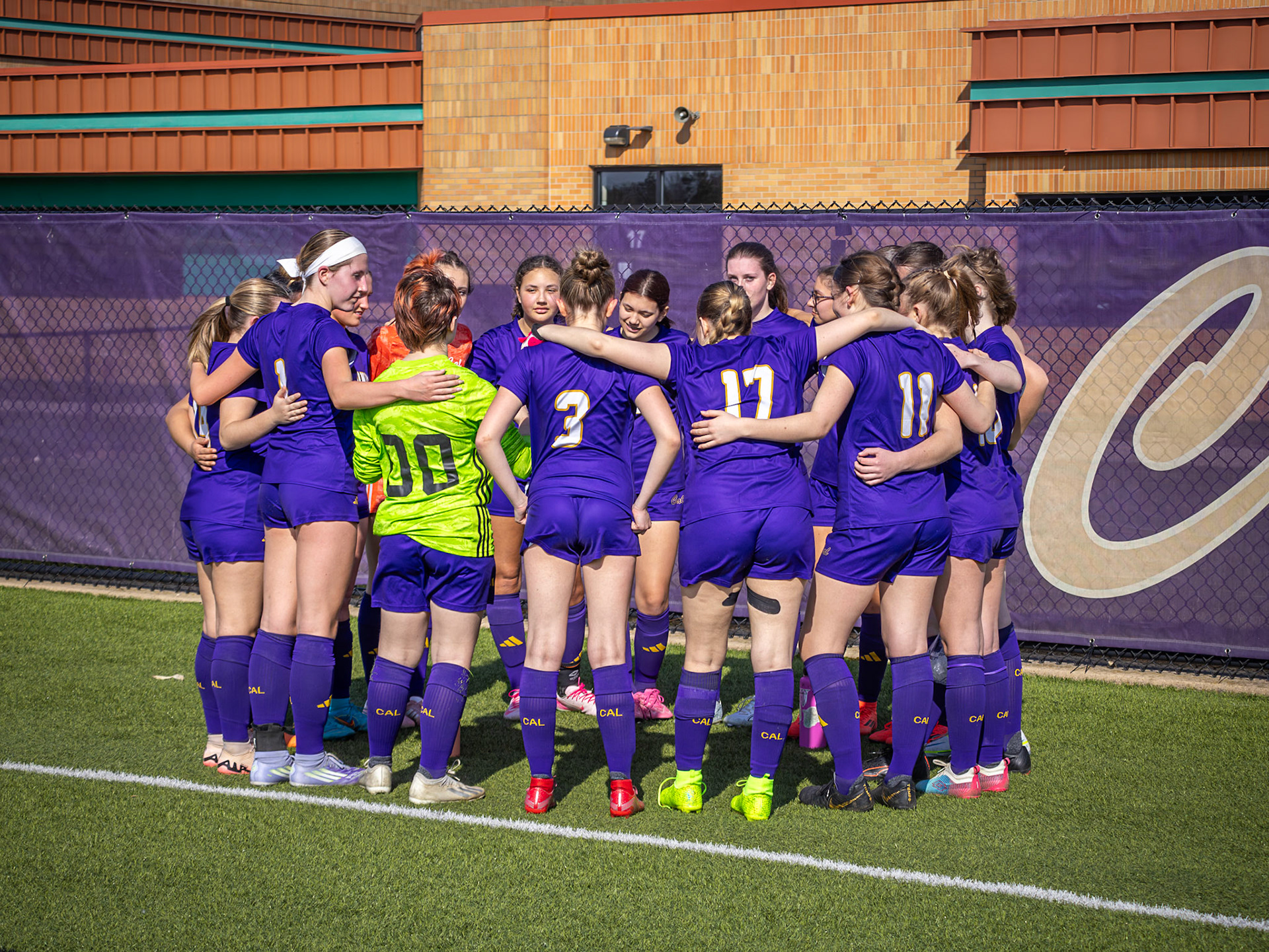 The JV-B soccer team comes together in a halftime huddle. (Photo by Sophie Grajewski)