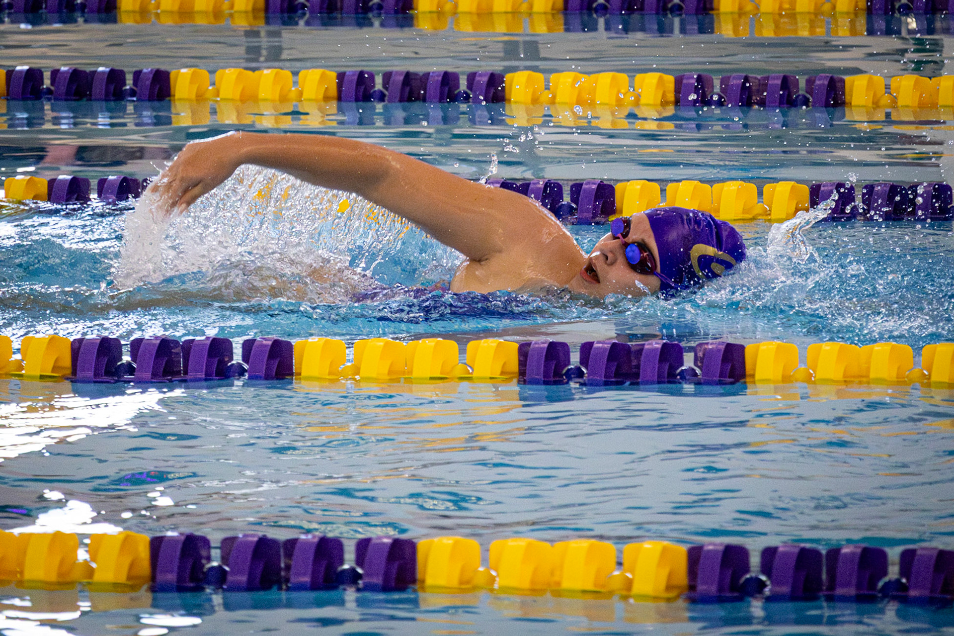 Alexandra Aycock making waves in her freestyle relay. (Photo by Lena Gesing)