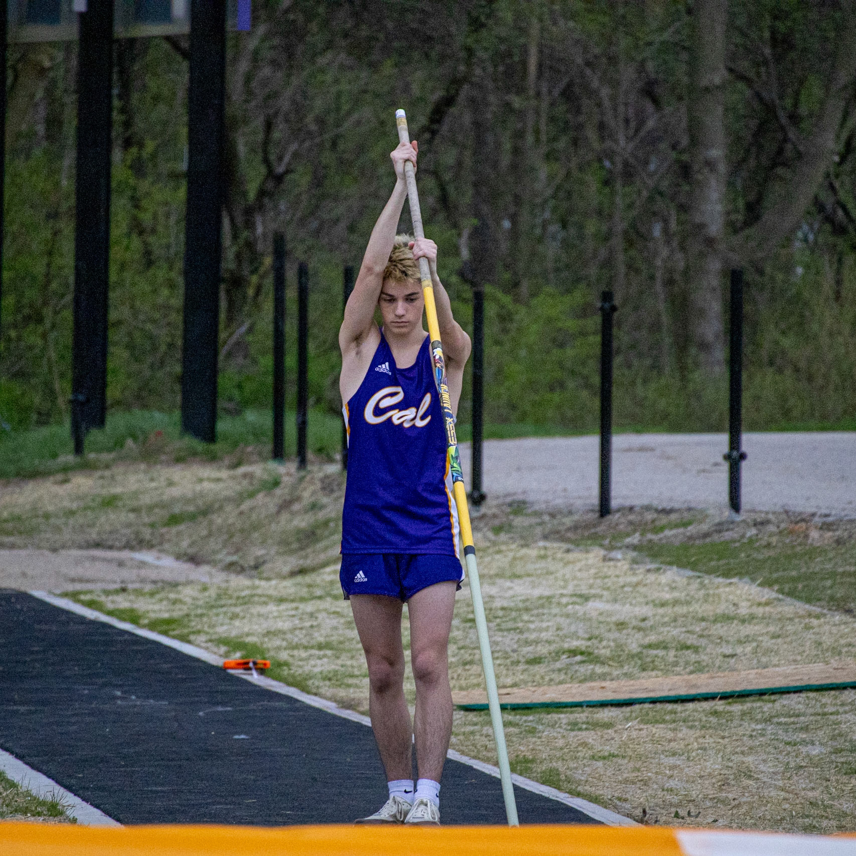 Seth Miller takes a moment to focus before his pole vault jump. (Photo by Justin Harper)