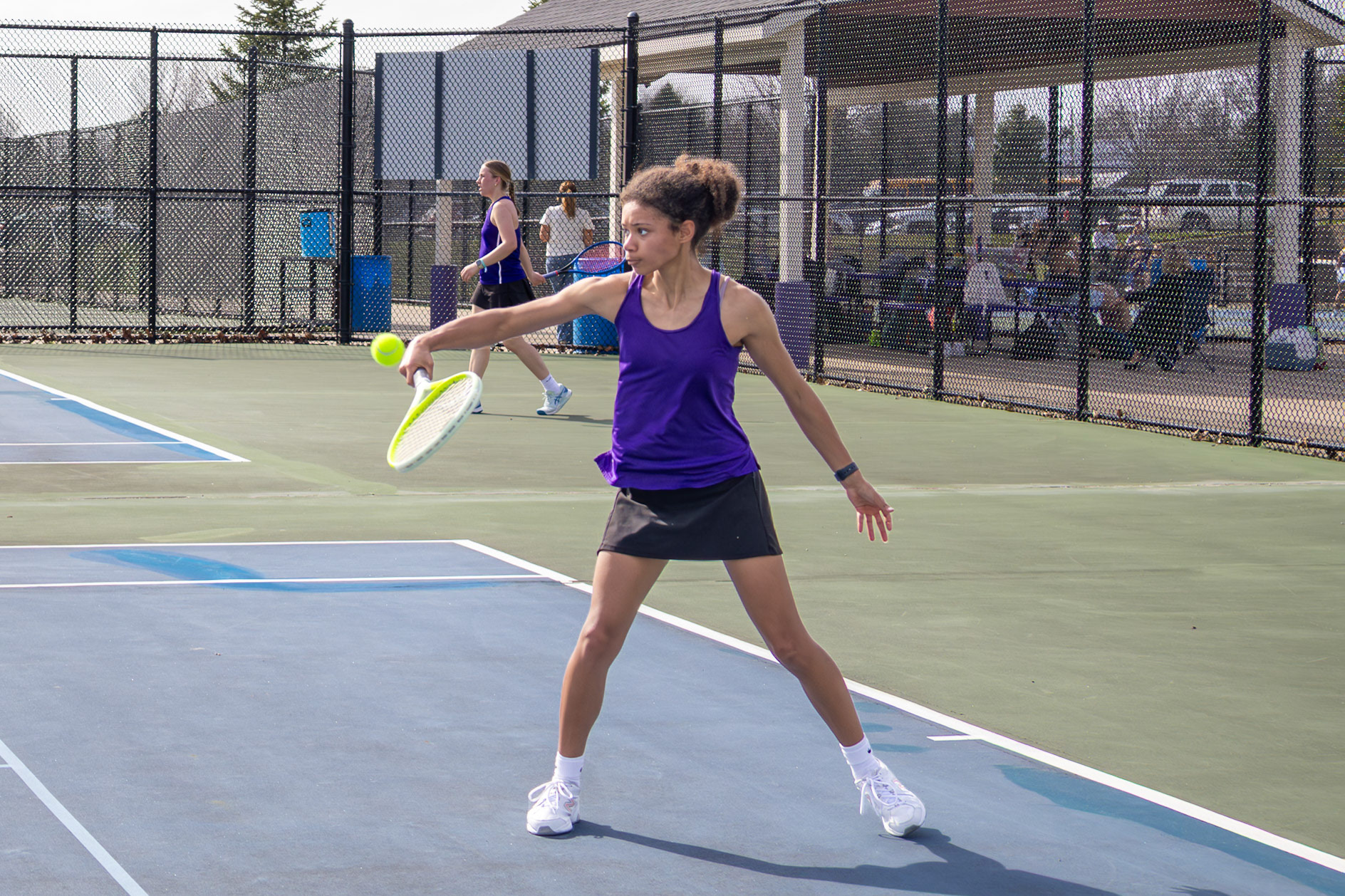 Eyes on the ball as Yelena Wilks steps into a clean, controlled swing, ready to send it back across the court. (Photo by Hailey Thayer)