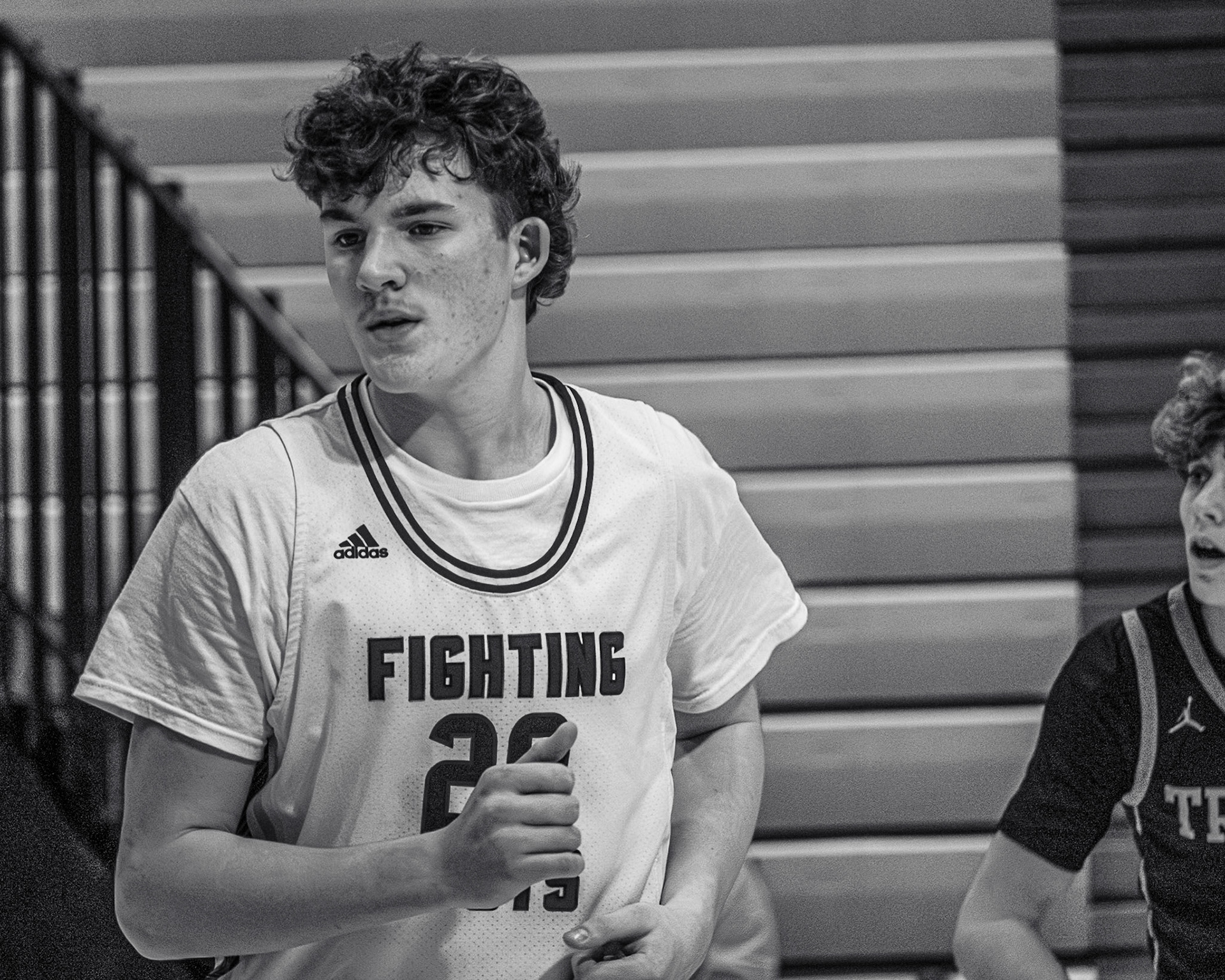 Caleb Roskiewicz prepairs to run. (Photo by Elsha Bytwork)