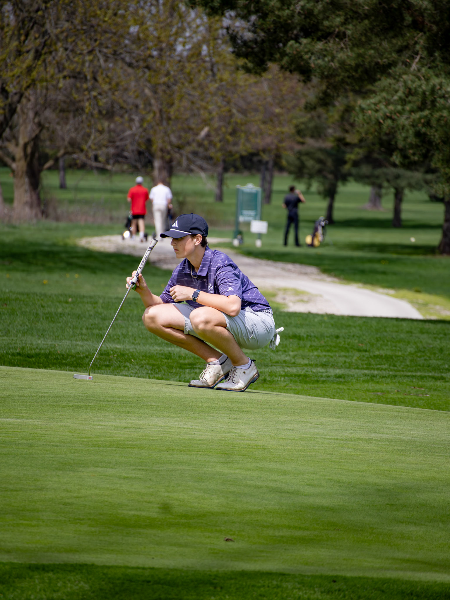 Wade Cawson reads the green hoping to sink his putt for birdie. (Photo by Aaron Pyper)