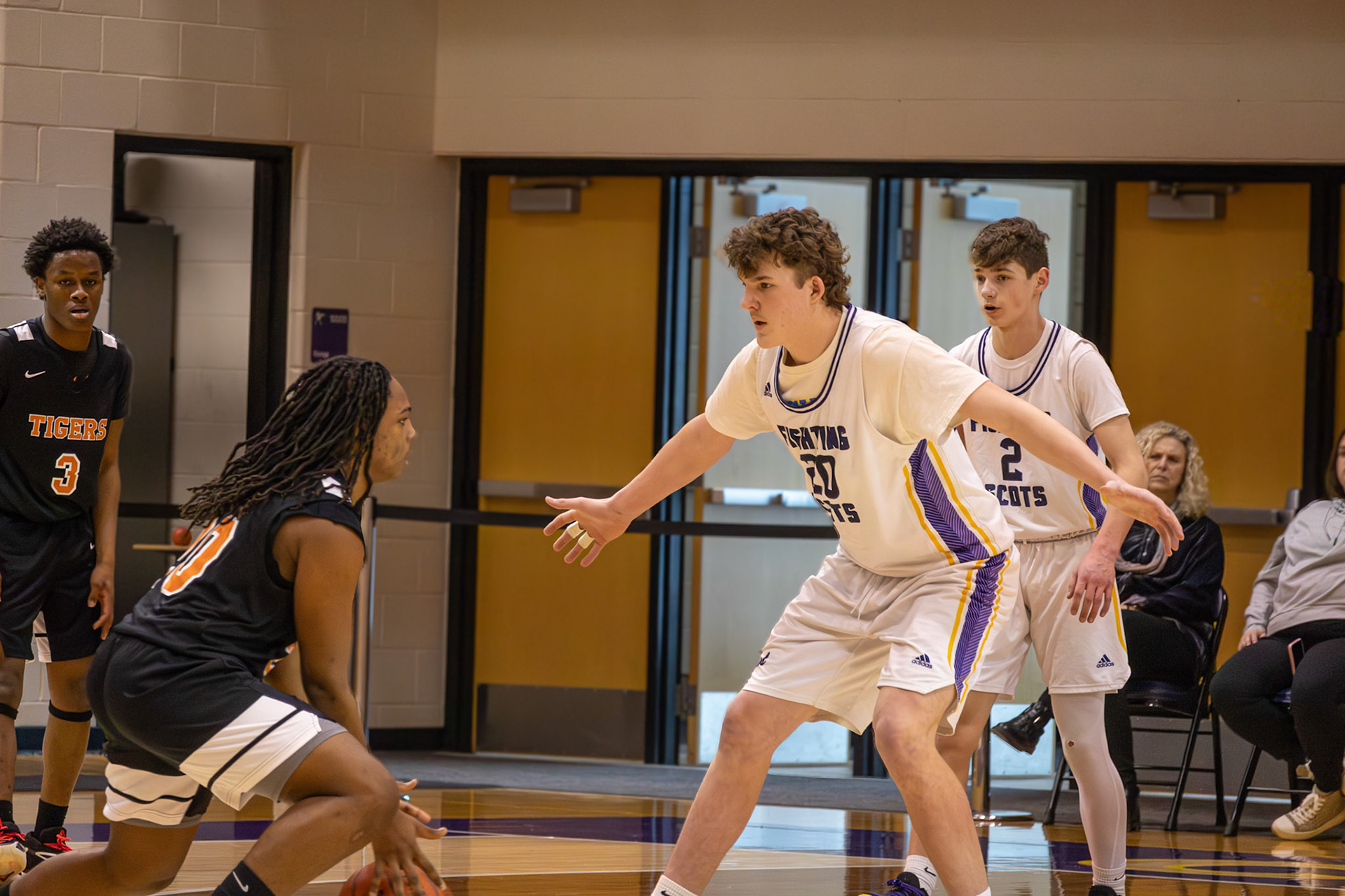 Caleb Roskiewicz plays tight defense against his opponent. (Photo by Thomas McKee)