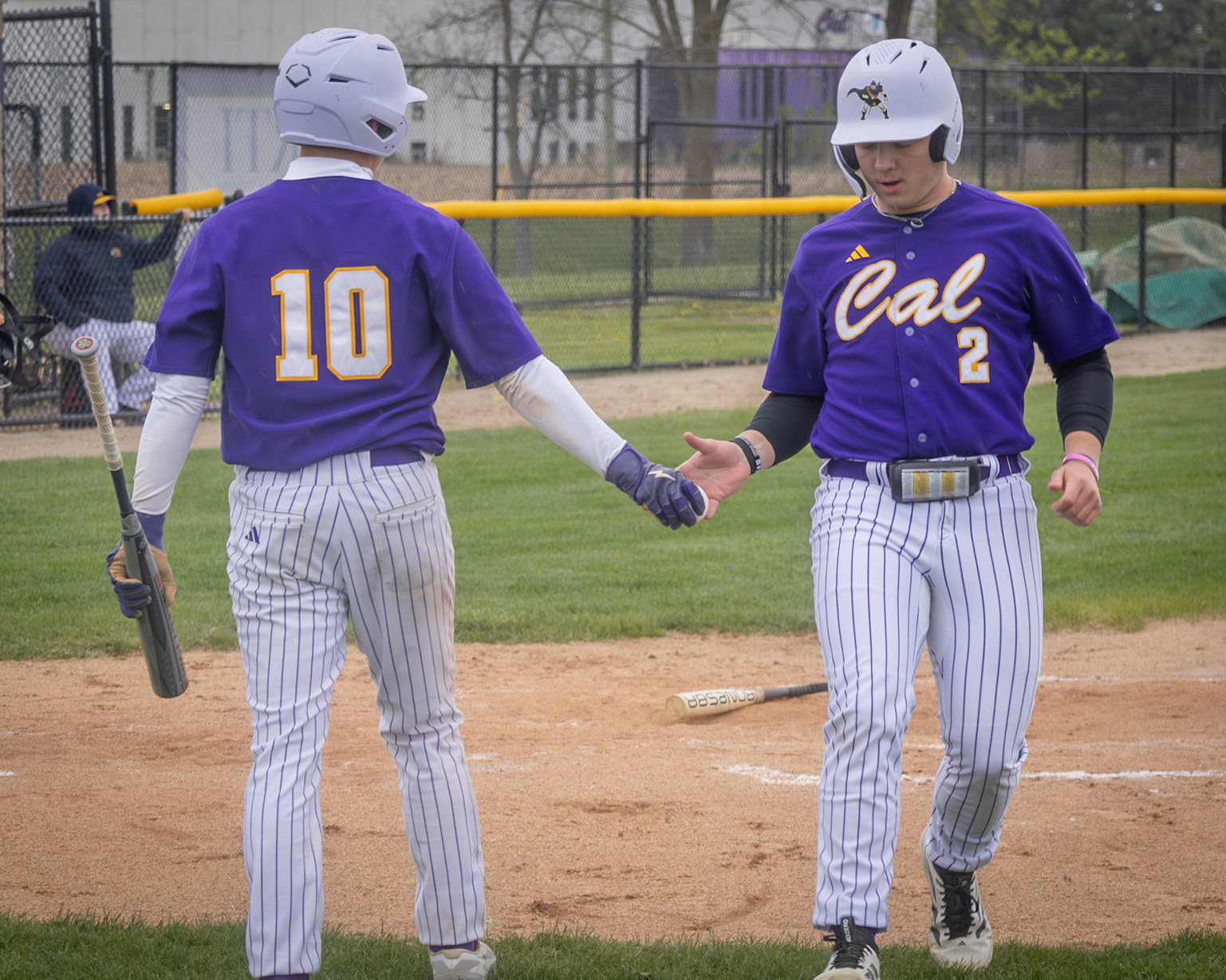 Jackson McNew shakes hands with Justin Golembeske as they switch out. (Photo by Emma Garza)
