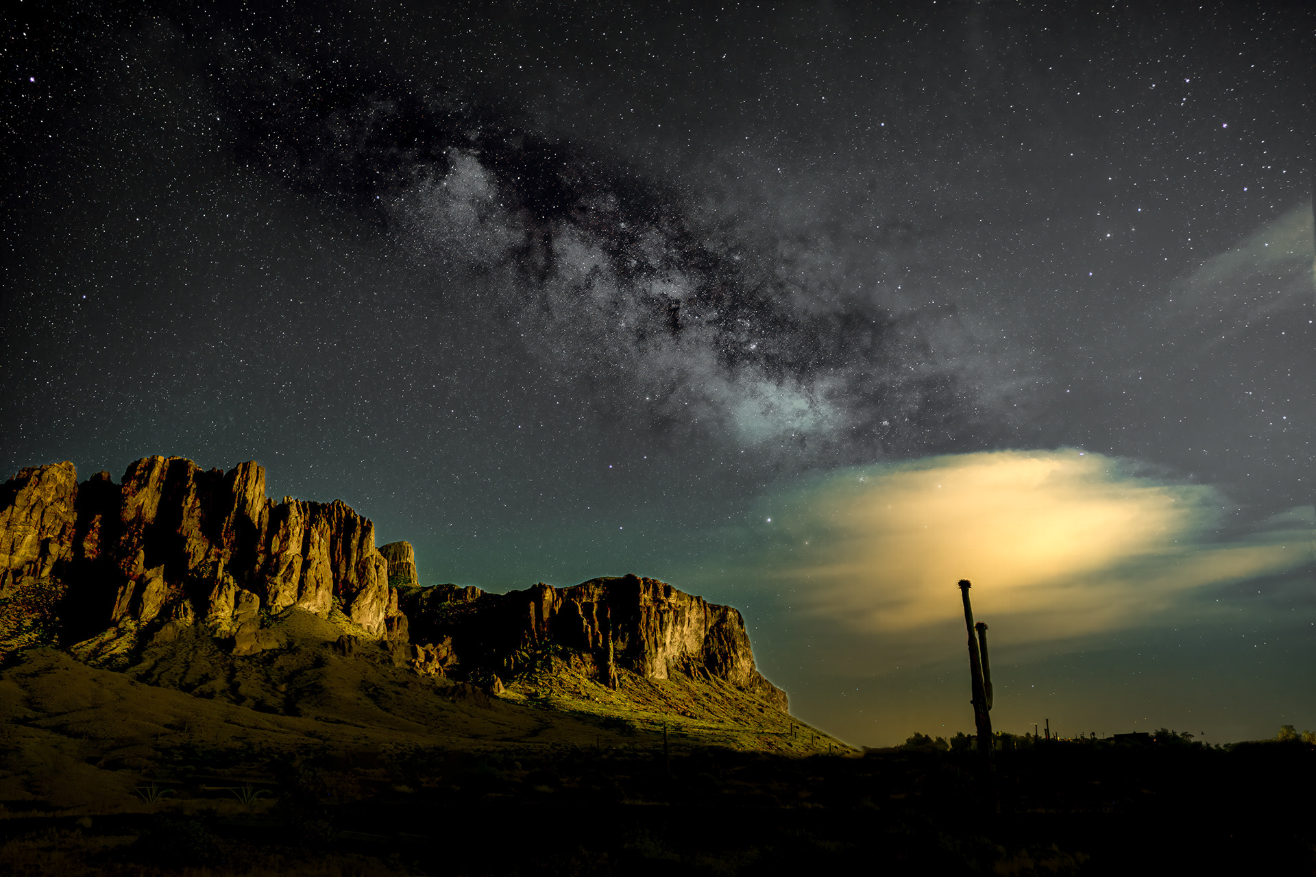 Superstition Mountain, Arizona