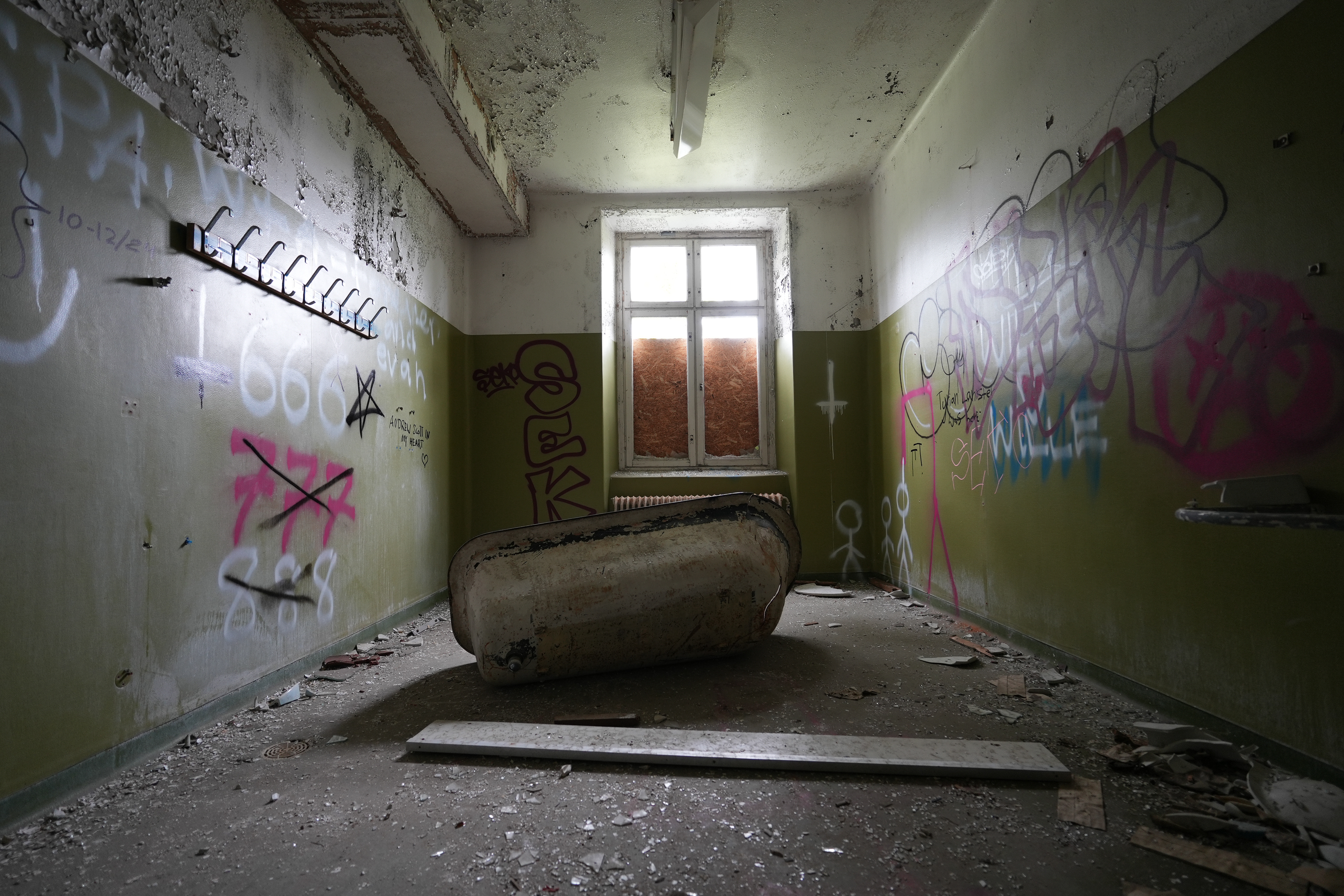 Traces of cleansing or control? This bathtub, now rusted and forgotten, may once have held hope, fear, or punishment. Silence fills the room, but the water remembers everything.