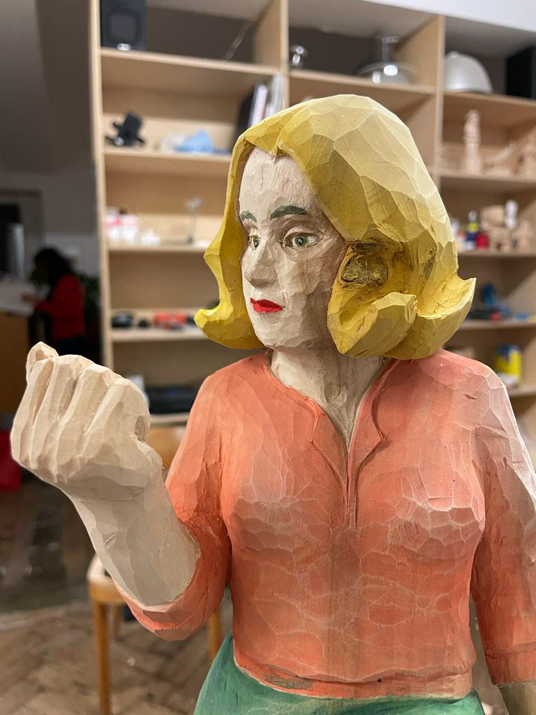 Holzfigur Figürliche Holzschnitzerei Holz Handwerk Kunst Pascal Erb