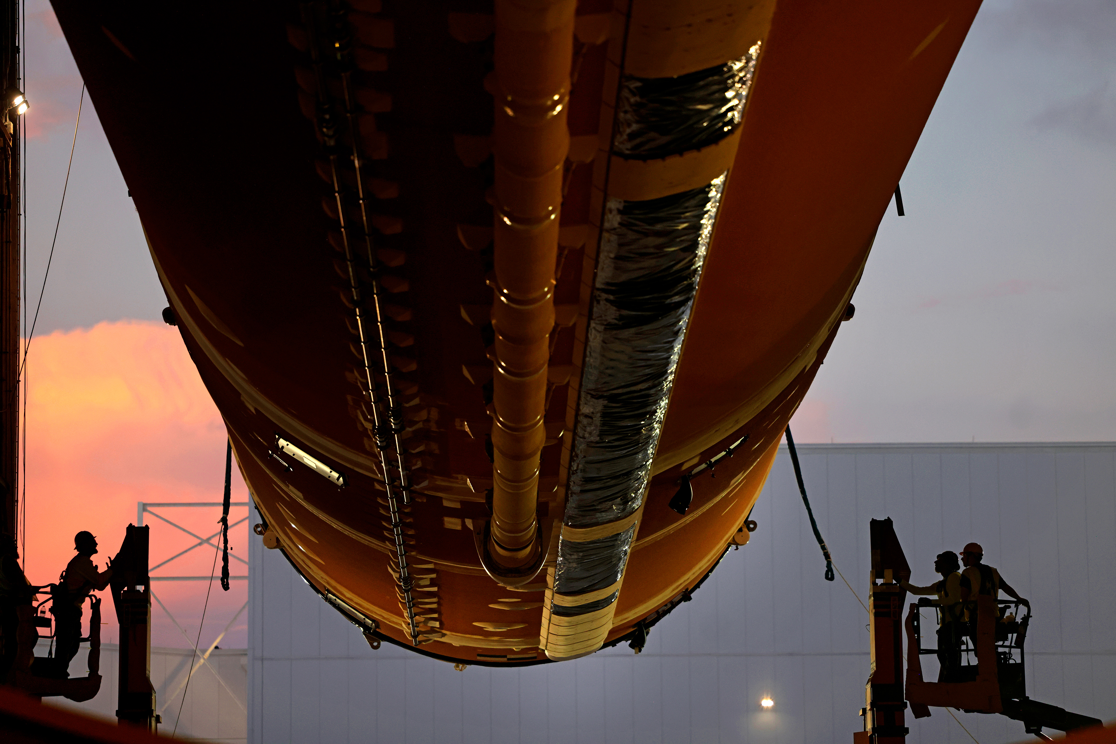 SLS: Core stage II in VAB
