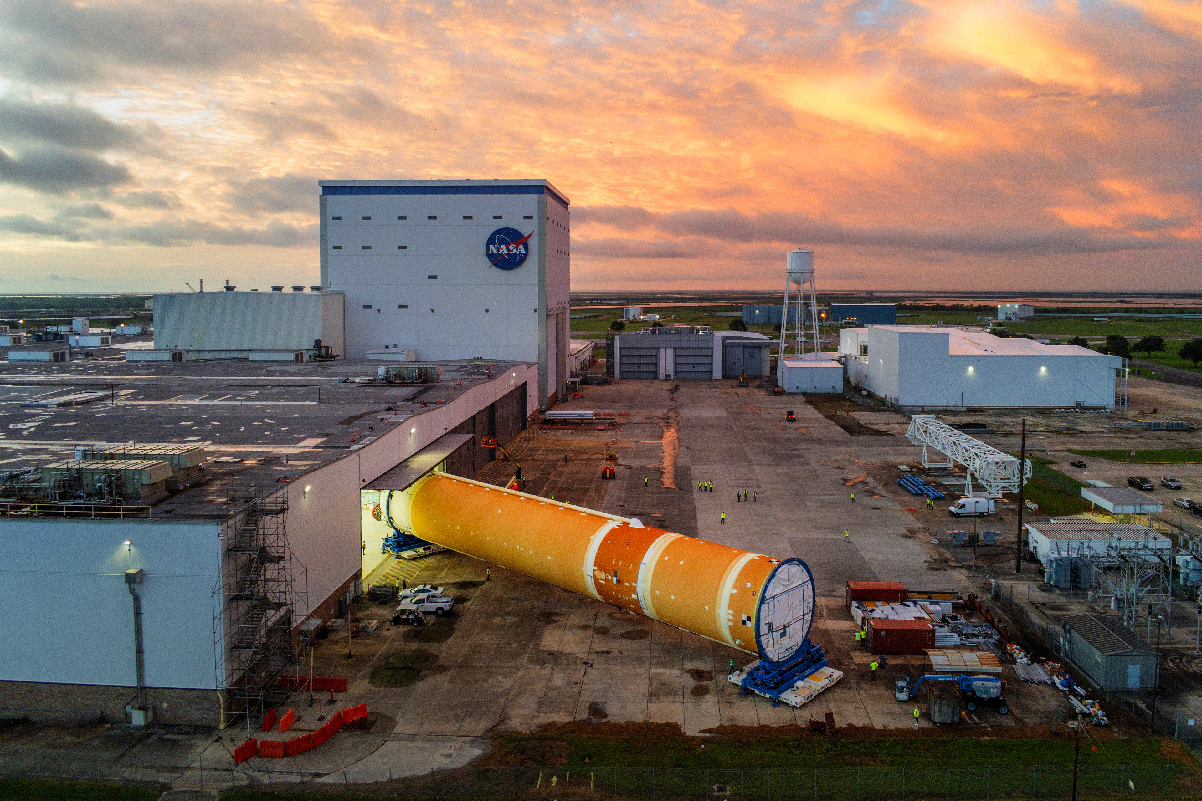 SLS: Core Stage II rolls out