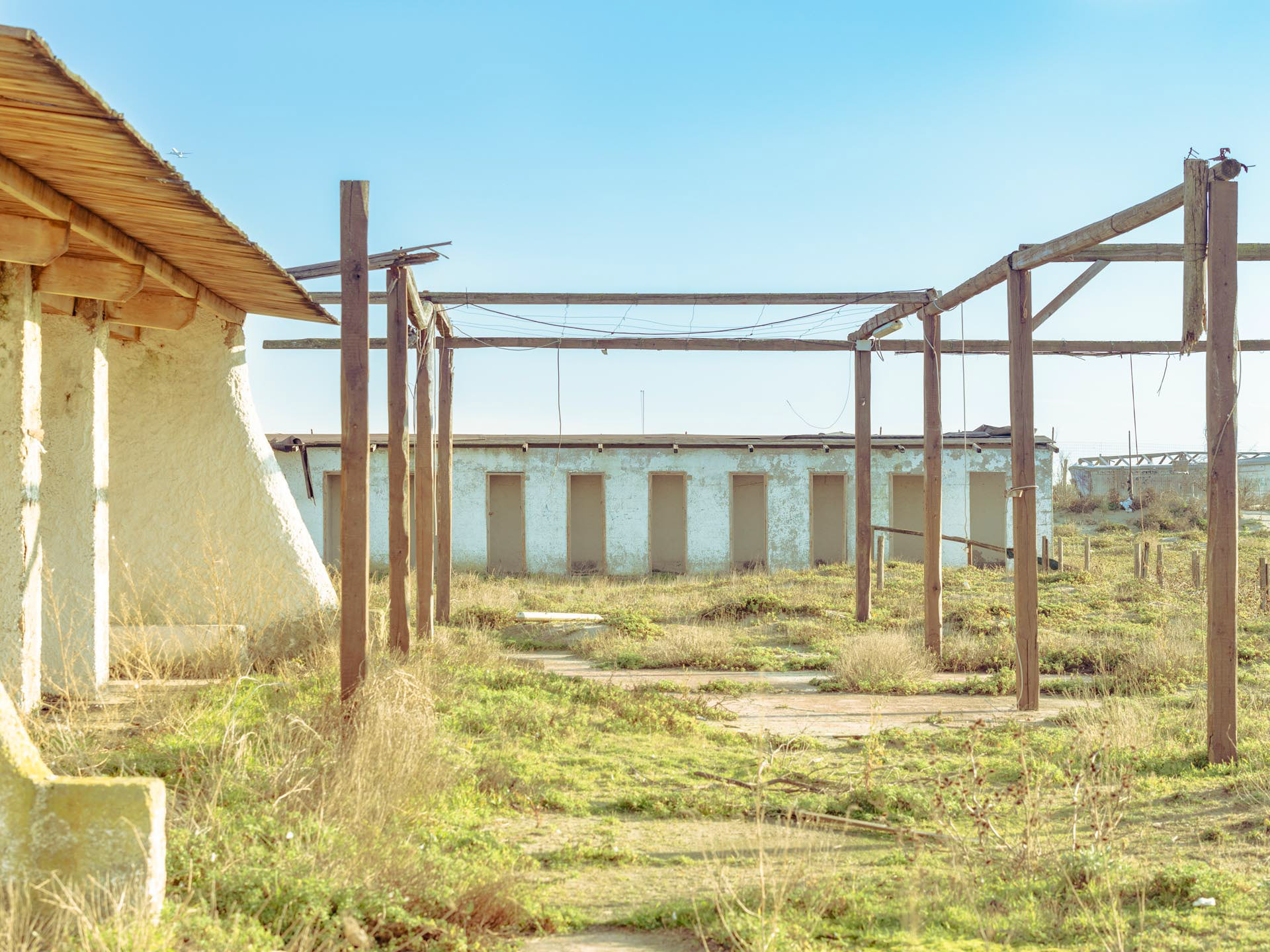 stabilimento balneare abbandonato