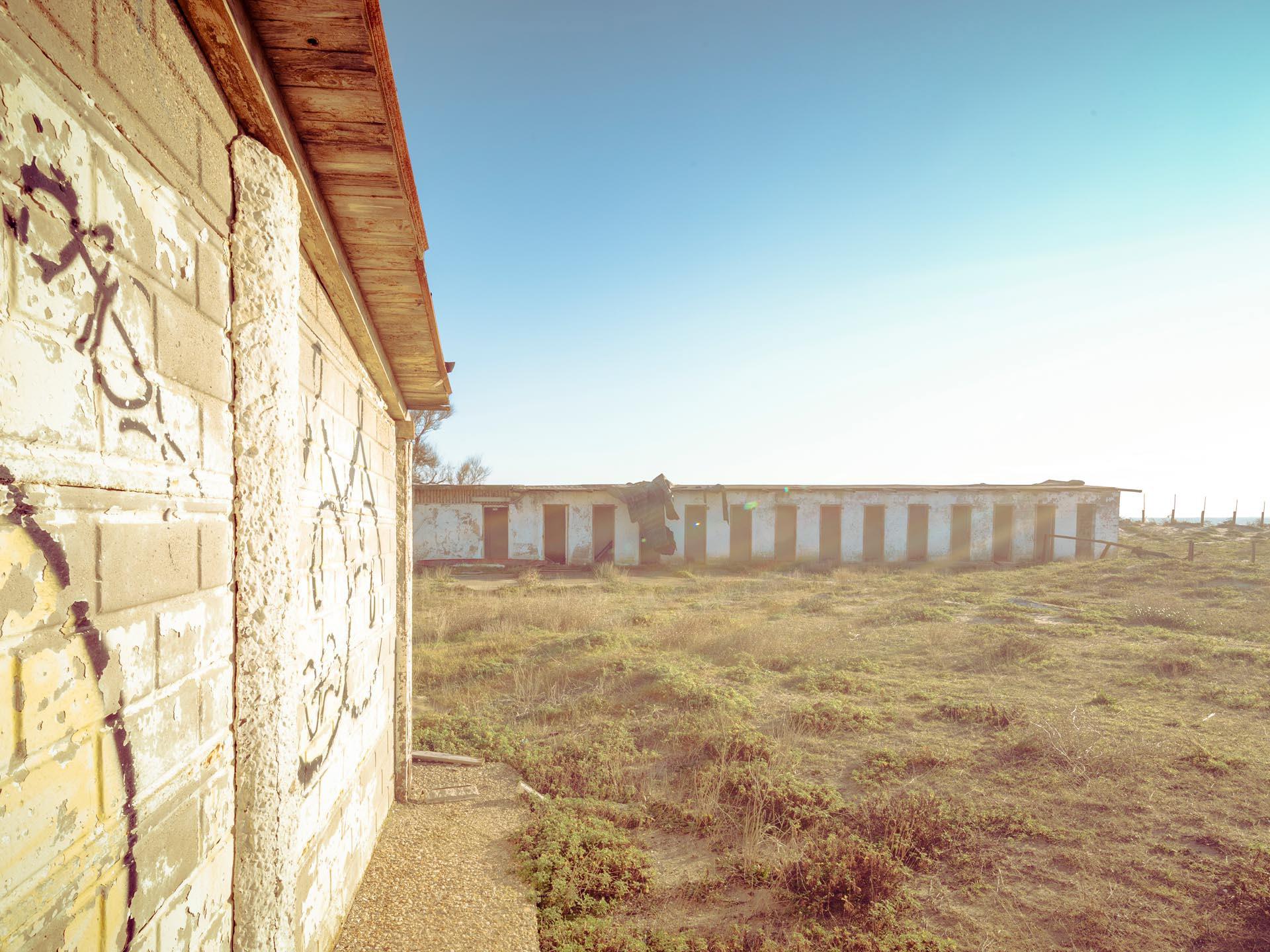 strutture stabilimento balneare abbandonato