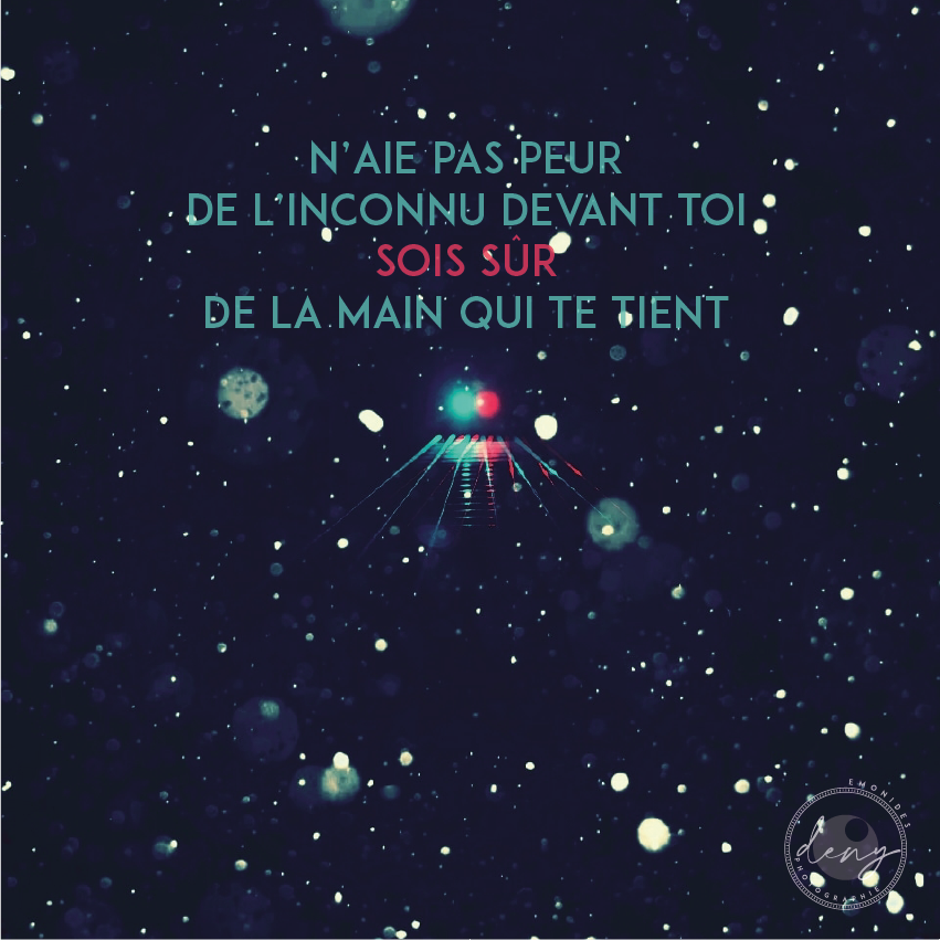 Série «N’aie pas peur, ... Sois sûr», Inconnu, 2021-2025 30 x 30 cm Photographie numérique et infographie contrecollée sur Alucobond 80€