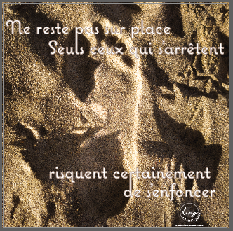 YVAN EMONIDES Sur place, 2021–2025, Série Relève le déf. Photographie numérique et infographie sur Alucobond, 30 x 30 cm / 80€