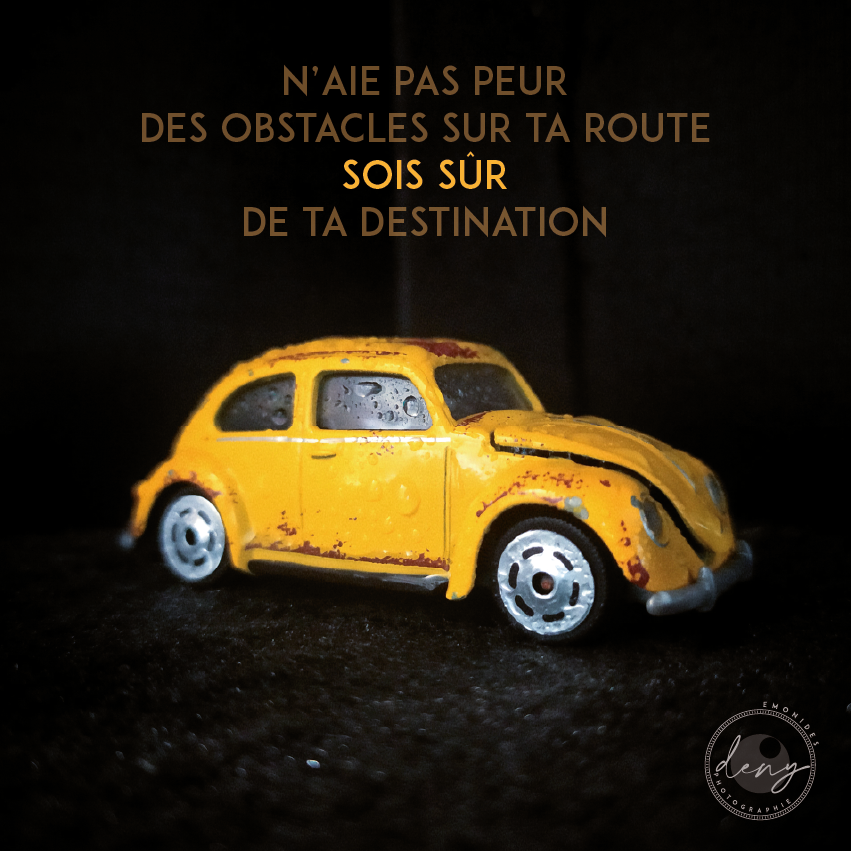 Série «N’aie pas peur, ... Sois sûr», Obstacles, 2021-2025 30 x 30 cm Photographie numérique et infographie contrecollée sur Alucobond 80€