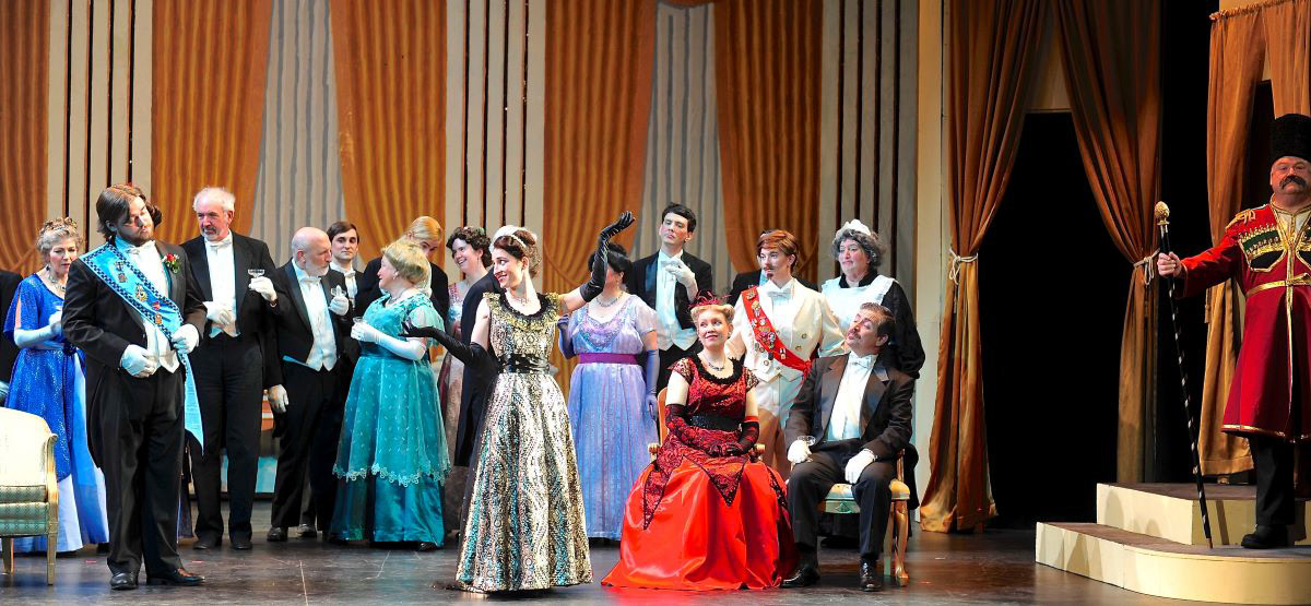 Die Fledermaus - Valley Light Opera - Photo by Marc Bussiere