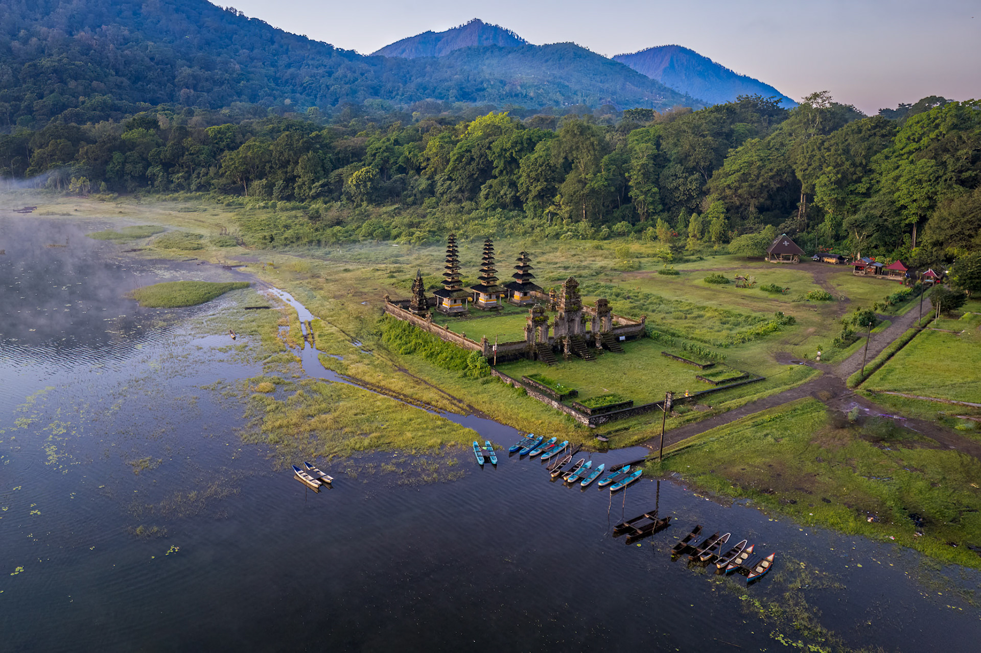 Tamblingan Lake, Bali