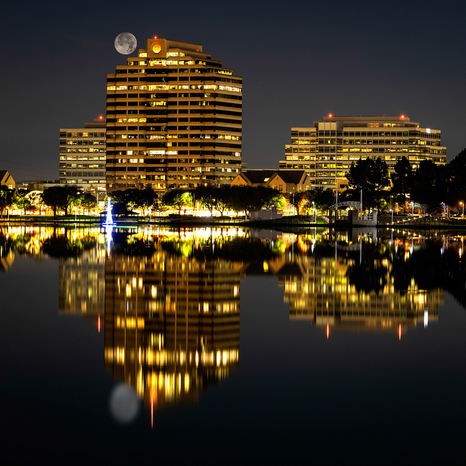 Moonset over Foster City Metro Center