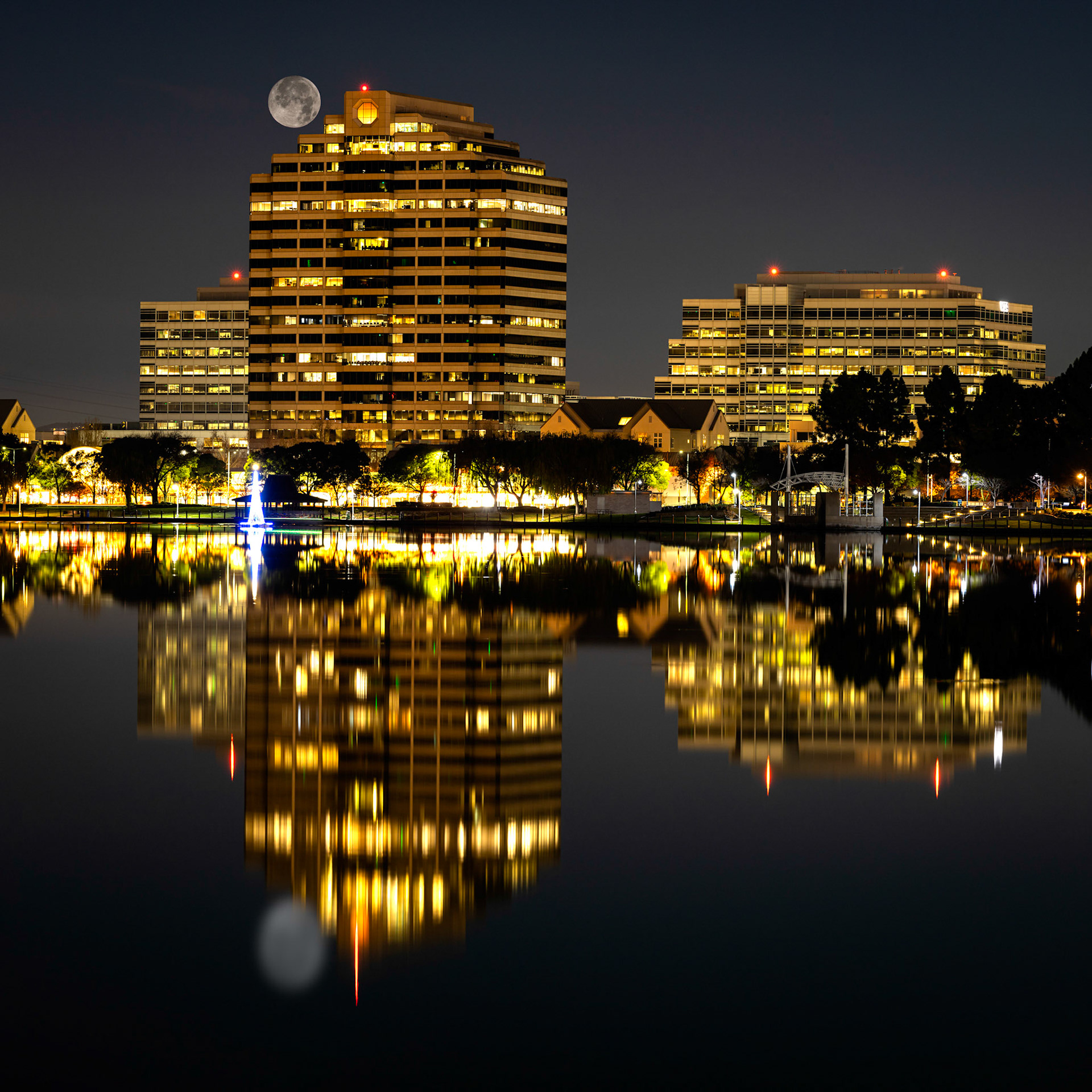Moonset over Foster City Metro Center