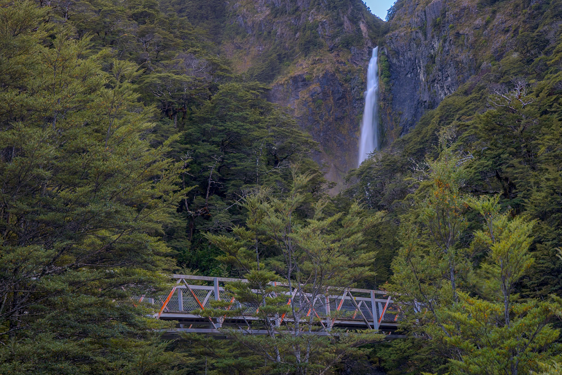 Devil's Punchbowl Falls