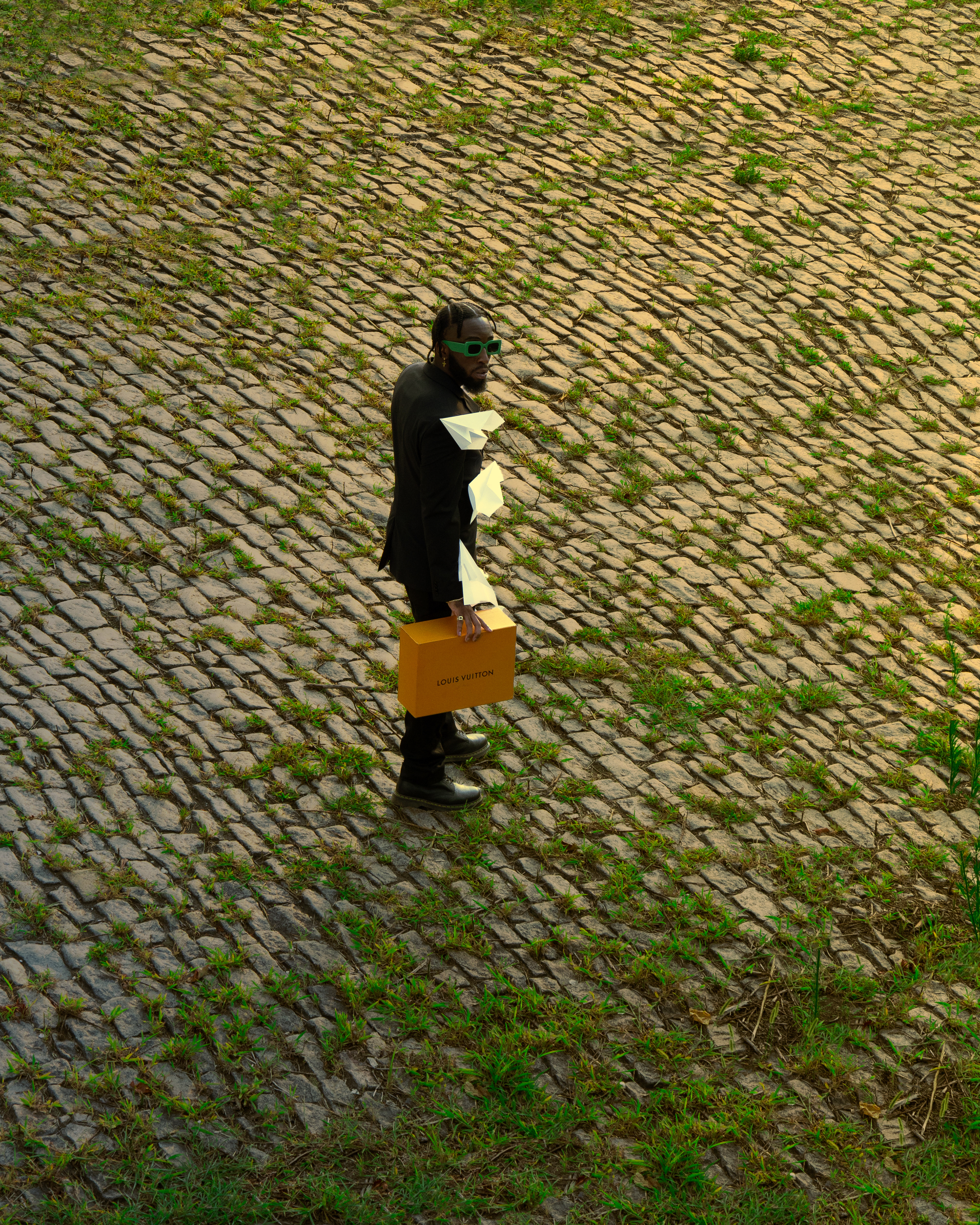 "FLY." -  IN FRAME: @travdonthurtem