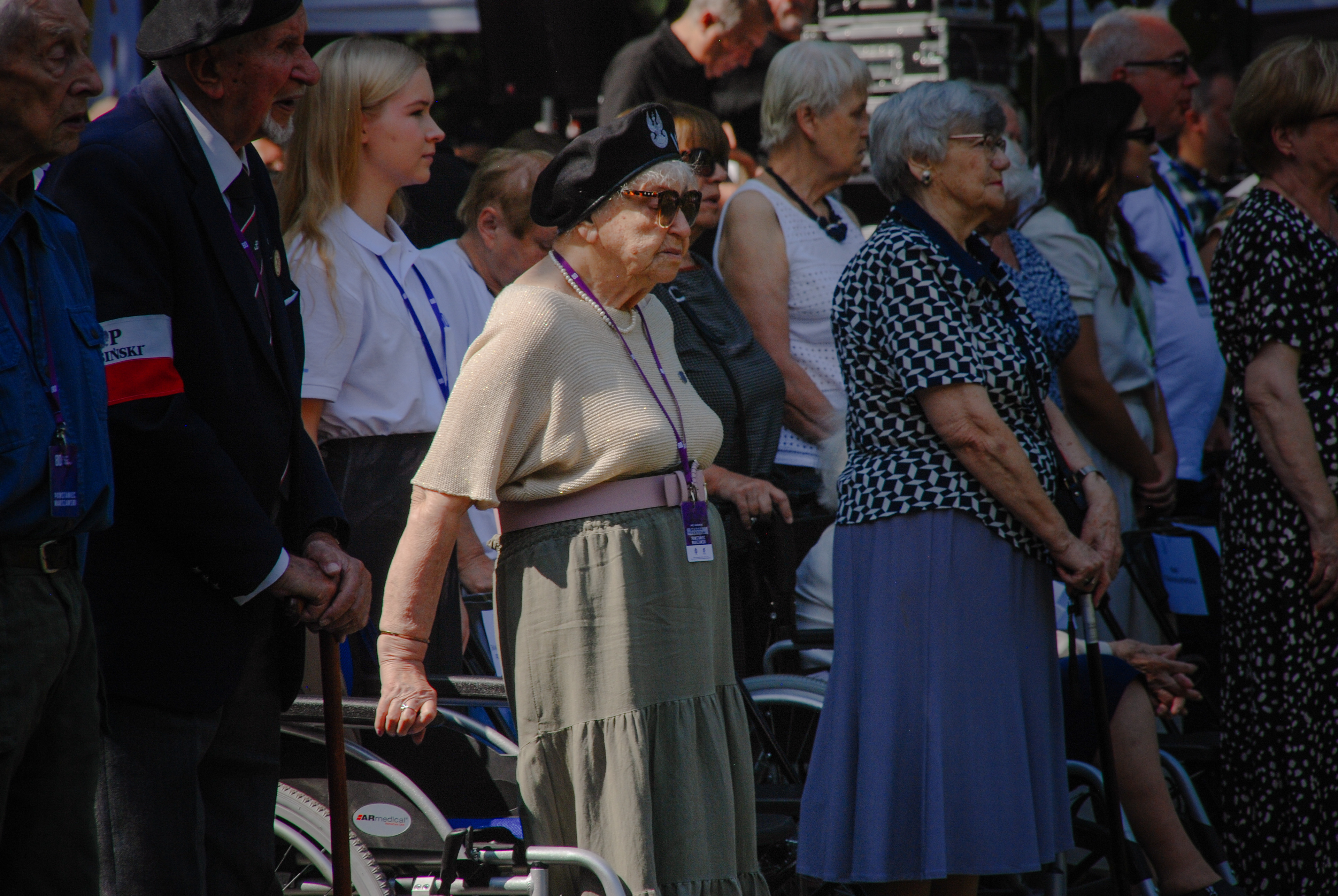 Powstanka Wstaje Do Odśpiewania "Marszu Mokotowa"