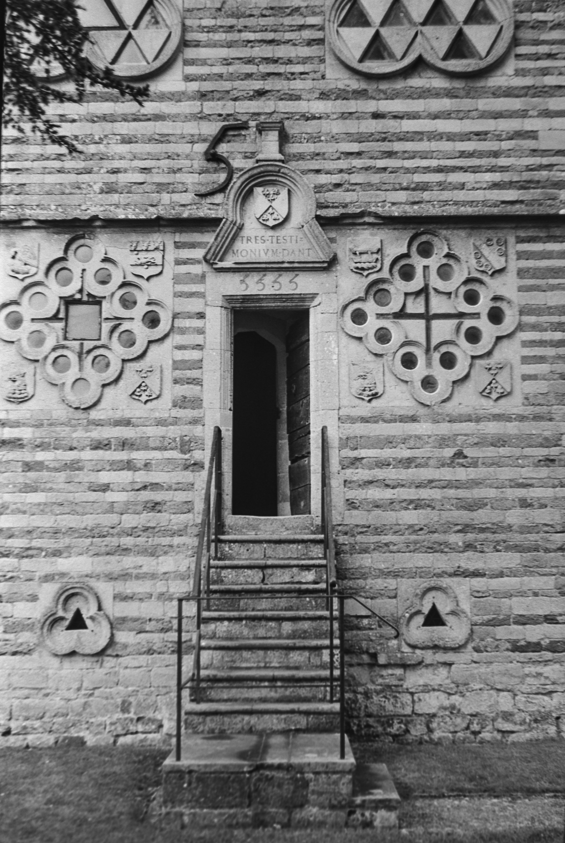 Canon EOS 3 - Kentmere pan - 100