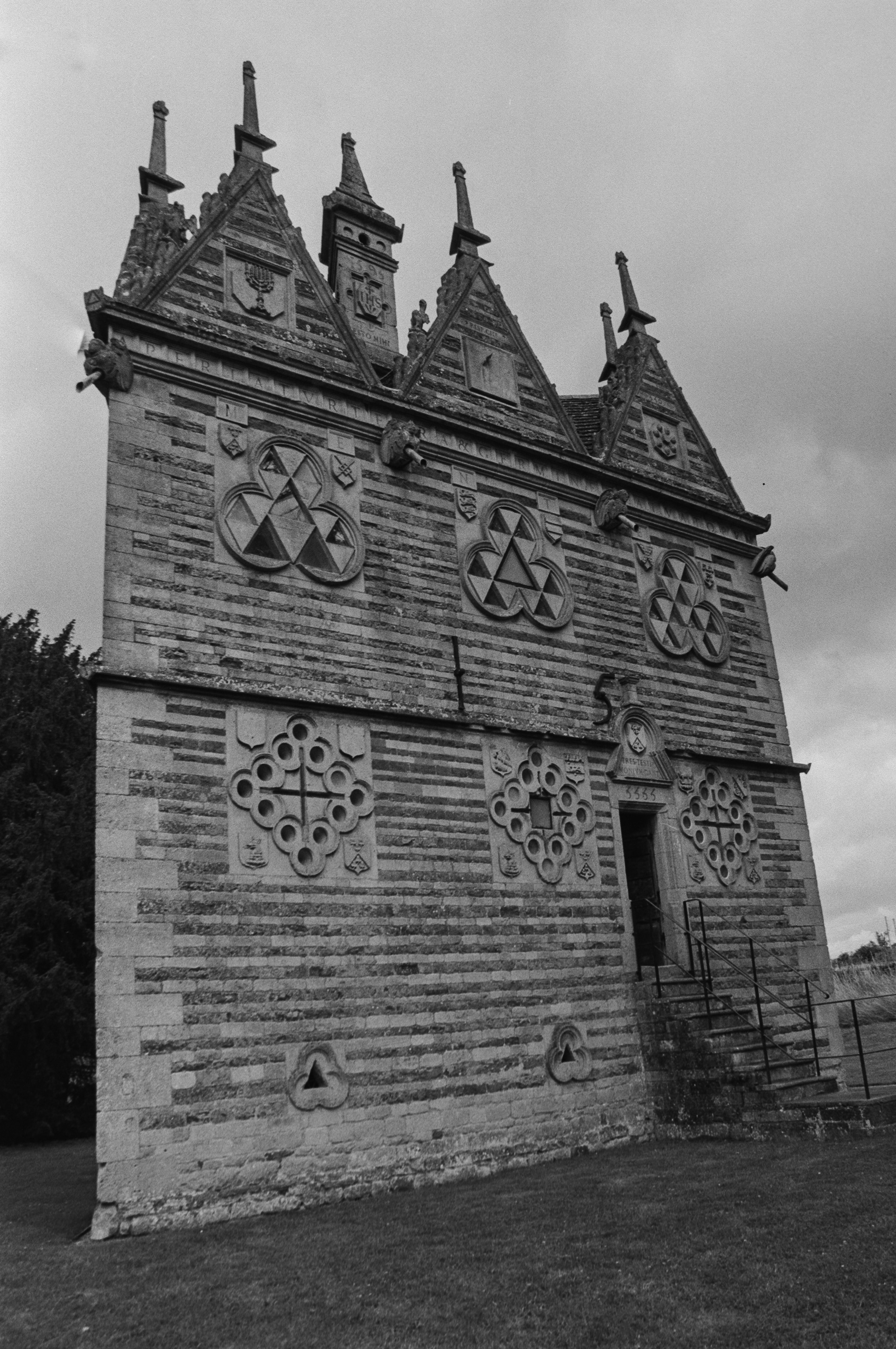 Canon EOS 3 - Kentmere pan - 100