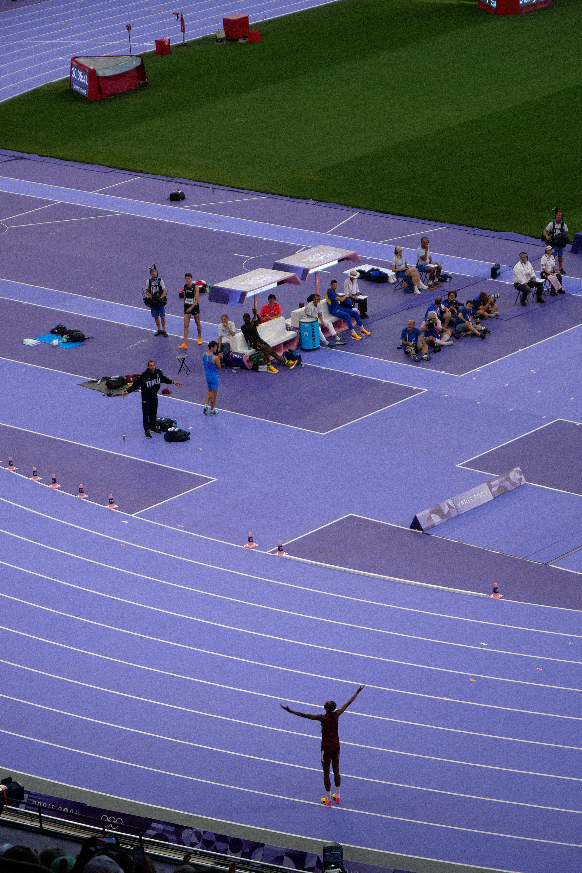 Au tour de Mutaz Barshim, l'autre médaillé d'or en titre après la magnifique finale des Jeux Olympiques de Tokyo 2020. 