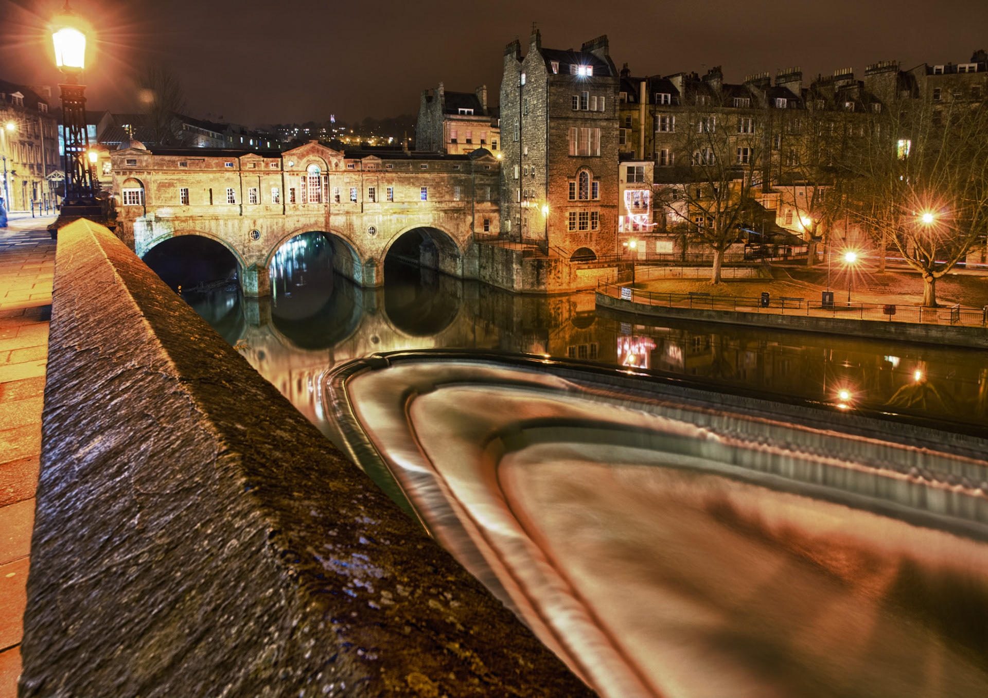 Pultney Bridge and weir by night
