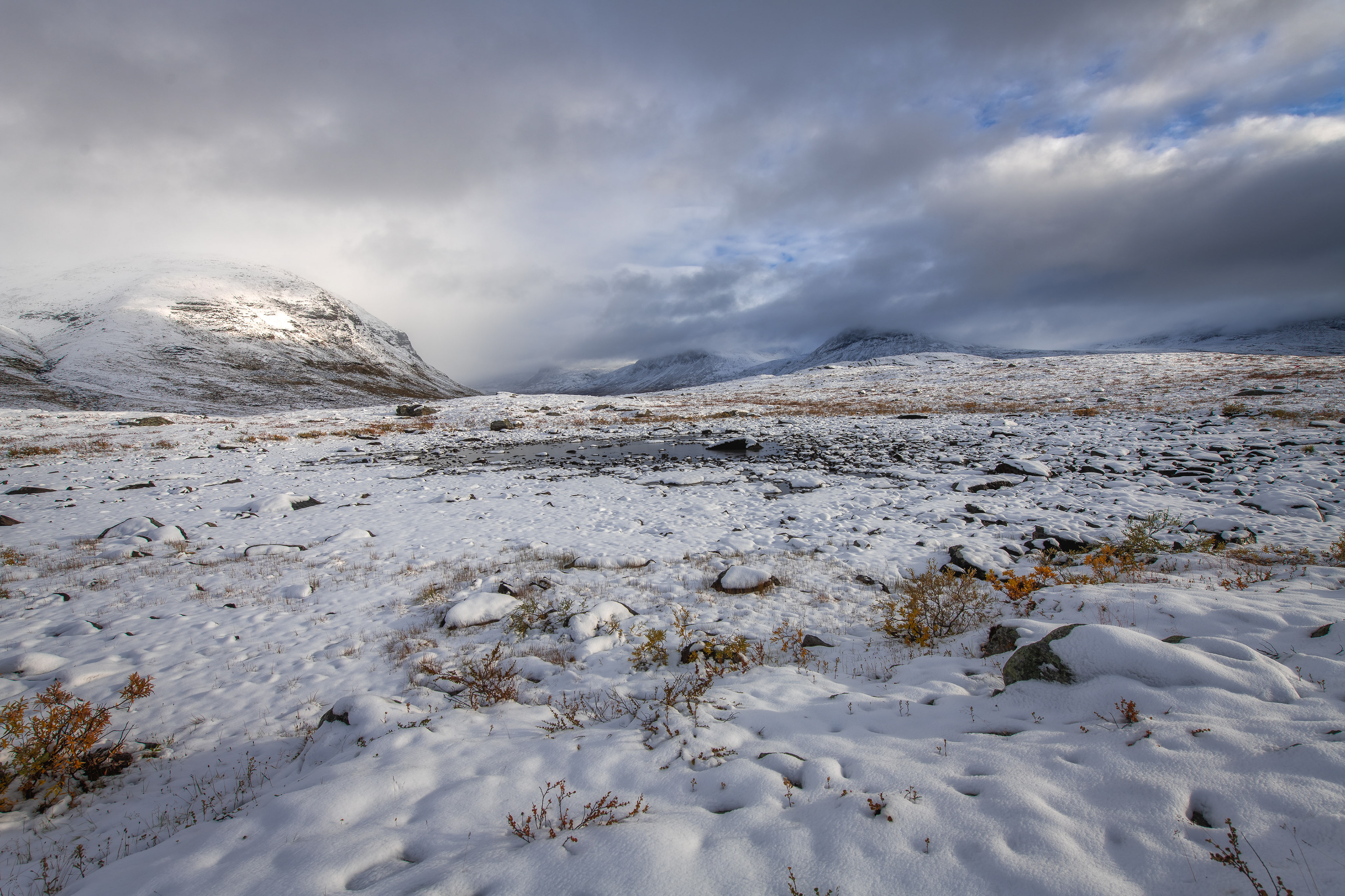 Kungsleden between Alesjaure and Abiskojaure