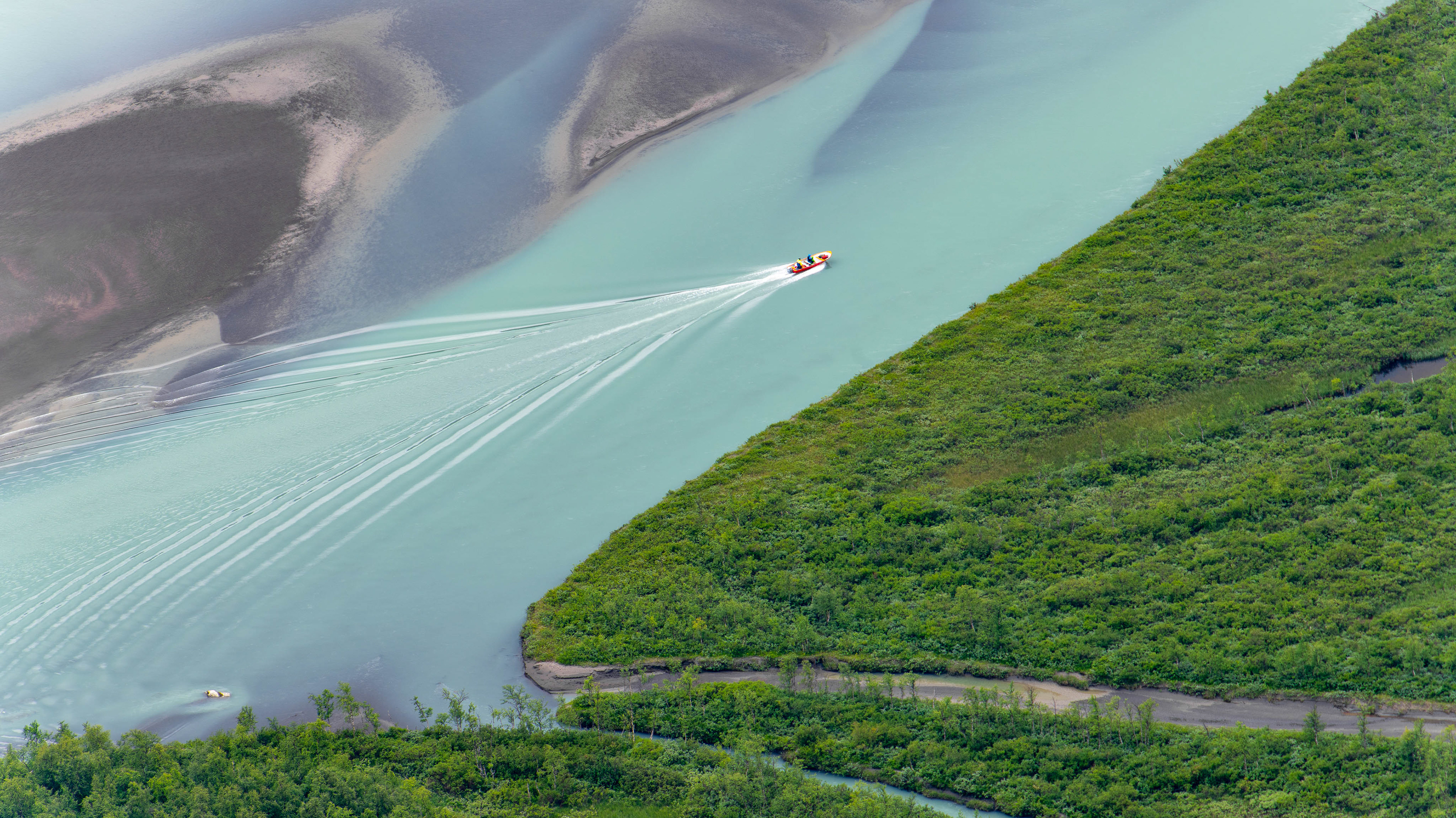 Small boat going upstream the Rahpaädno river 