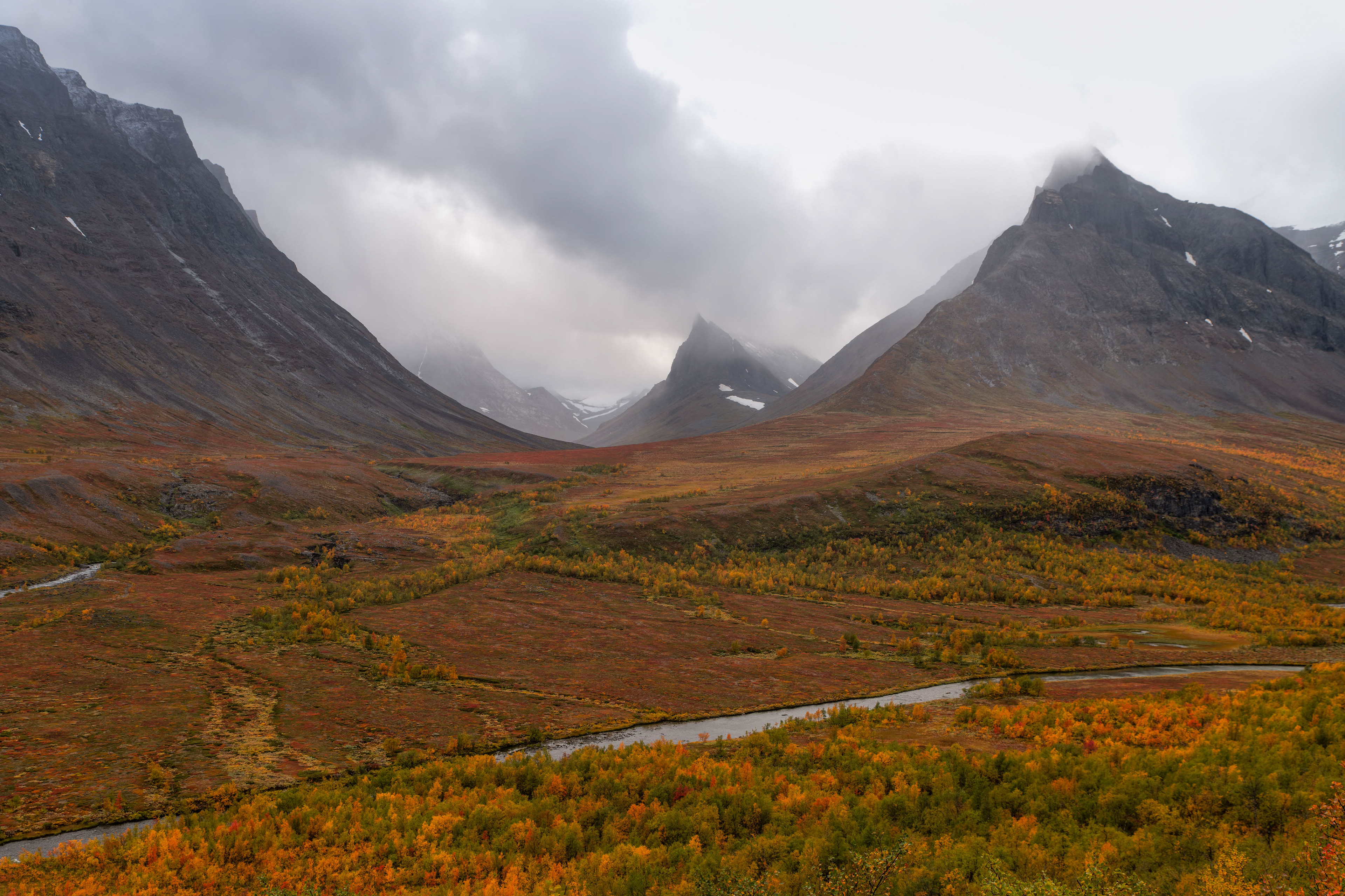 Stuor Räitavagge and Nallo in the middle